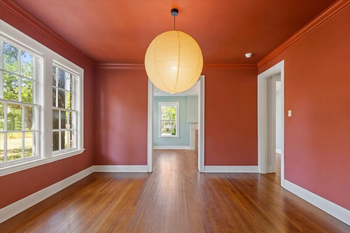 Single Family Residence For Sale in Mc Lennan County , 2122 COLCORD Avenue, Waco, Texas 76707, 4 Bedroom, 3 Bathroom, 3 Garage spaces, 2,965 Sqft, built in 1922, mls#21387157, Real Estate Agent in Waco, Homes For Sale in Mc Lennan county, Homes For Sale in Waco, Realtor in Waco Texas, Real Estate Brokerage Independent Realty Texas, Luminita Cordes Realtor