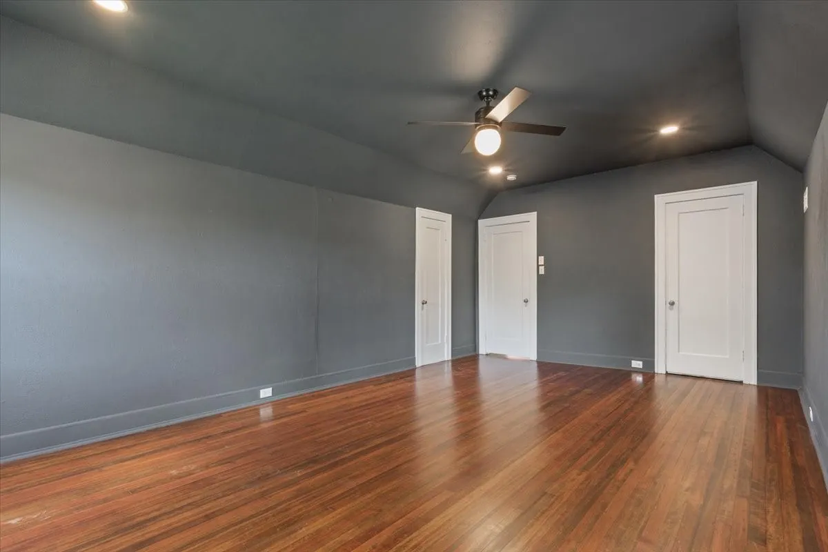 Single Family Residence For Sale in Mc Lennan County , 2122 COLCORD Avenue, Waco, Texas 76707, 4 Bedroom, 3 Bathroom, 3 Garage spaces, 2,965 Sqft, built in 1922, mls#21387157, Real Estate Agent in Waco, Homes For Sale in Mc Lennan county, Homes For Sale in Waco, Realtor in Waco Texas, Real Estate Brokerage Independent Realty Texas, Luminita Cordes Realtor