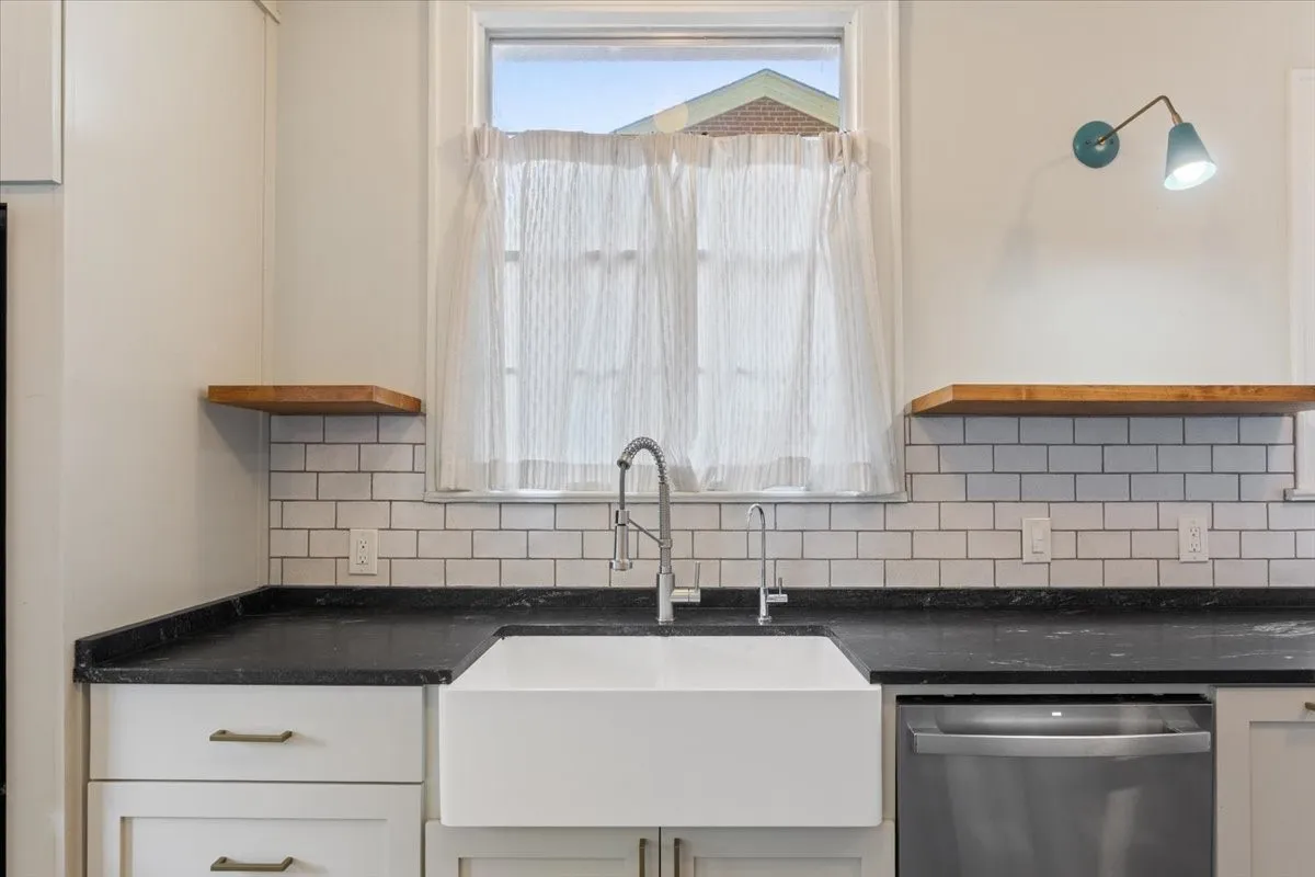 Single Family Residence For Sale in Mc Lennan County , 2122 COLCORD Avenue, Waco, Texas 76707, 4 Bedroom, 3 Bathroom, 3 Garage spaces, 2,965 Sqft, built in 1922, mls#21387157, Real Estate Agent in Waco, Homes For Sale in Mc Lennan county, Homes For Sale in Waco, Realtor in Waco Texas, Real Estate Brokerage Independent Realty Texas, Luminita Cordes Realtor