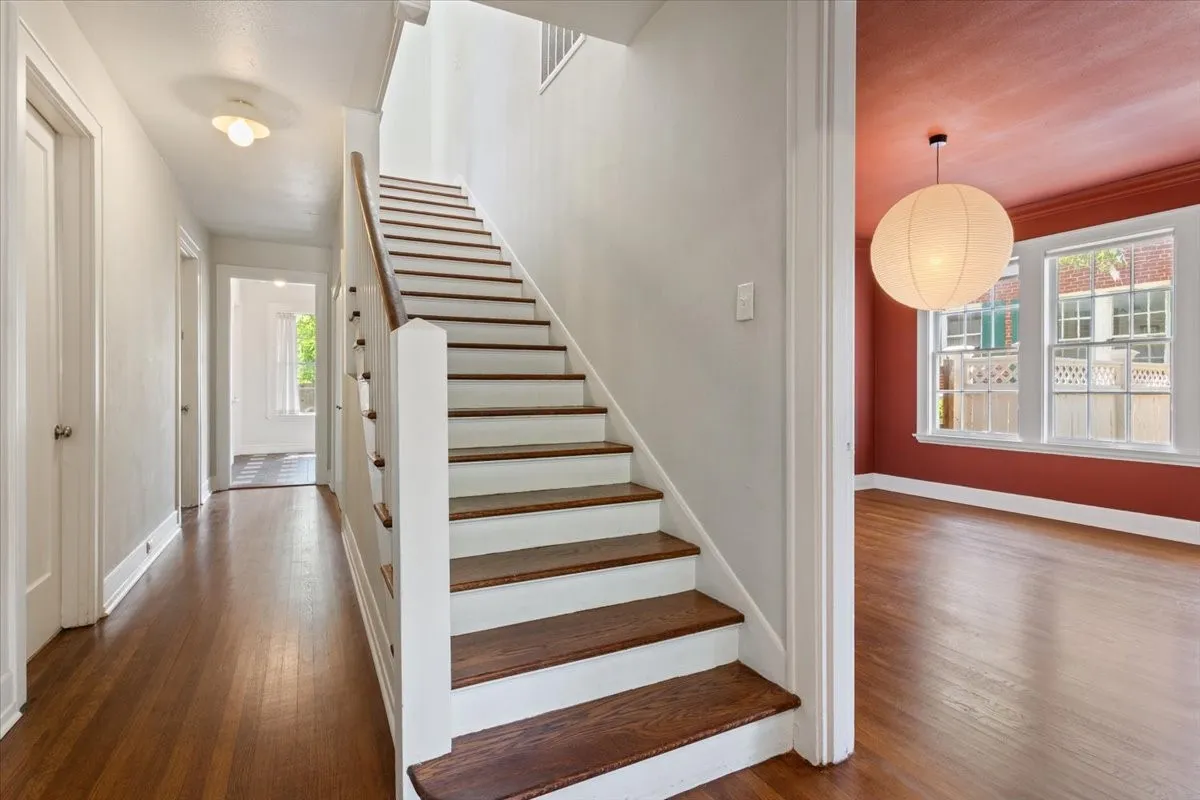 Single Family Residence For Sale in Mc Lennan County , 2122 COLCORD Avenue, Waco, Texas 76707, 4 Bedroom, 3 Bathroom, 3 Garage spaces, 2,965 Sqft, built in 1922, mls#21387157, Real Estate Agent in Waco, Homes For Sale in Mc Lennan county, Homes For Sale in Waco, Realtor in Waco Texas, Real Estate Brokerage Independent Realty Texas, Luminita Cordes Realtor