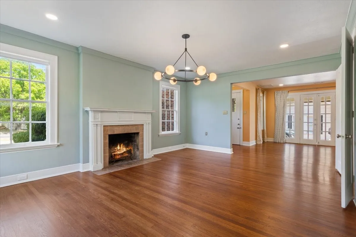 Single Family Residence For Sale in Mc Lennan County , 2122 COLCORD Avenue, Waco, Texas 76707, 4 Bedroom, 3 Bathroom, 3 Garage spaces, 2,965 Sqft, built in 1922, mls#21387157, Real Estate Agent in Waco, Homes For Sale in Mc Lennan county, Homes For Sale in Waco, Realtor in Waco Texas, Real Estate Brokerage Independent Realty Texas, Luminita Cordes Realtor