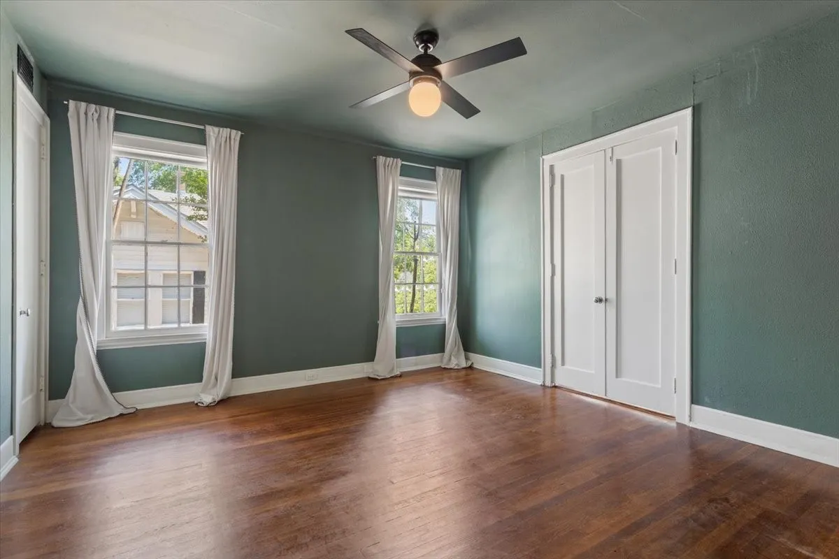 Single Family Residence For Sale in Mc Lennan County , 2122 COLCORD Avenue, Waco, Texas 76707, 4 Bedroom, 3 Bathroom, 3 Garage spaces, 2,965 Sqft, built in 1922, mls#21387157, Real Estate Agent in Waco, Homes For Sale in Mc Lennan county, Homes For Sale in Waco, Realtor in Waco Texas, Real Estate Brokerage Independent Realty Texas, Luminita Cordes Realtor