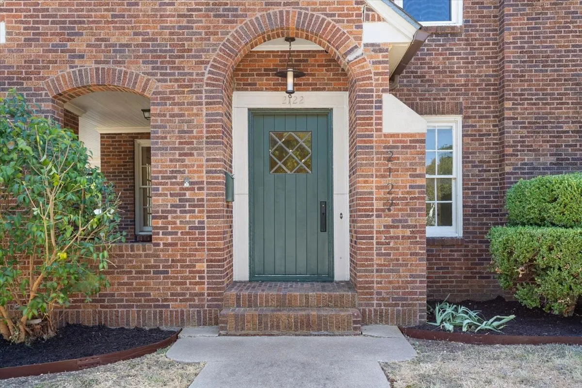 Single Family Residence For Sale in Mc Lennan County , 2122 COLCORD Avenue, Waco, Texas 76707, 4 Bedroom, 3 Bathroom, 3 Garage spaces, 2,965 Sqft, built in 1922, mls#21387157, Real Estate Agent in Waco, Homes For Sale in Mc Lennan county, Homes For Sale in Waco, Realtor in Waco Texas, Real Estate Brokerage Independent Realty Texas, Luminita Cordes Realtor
