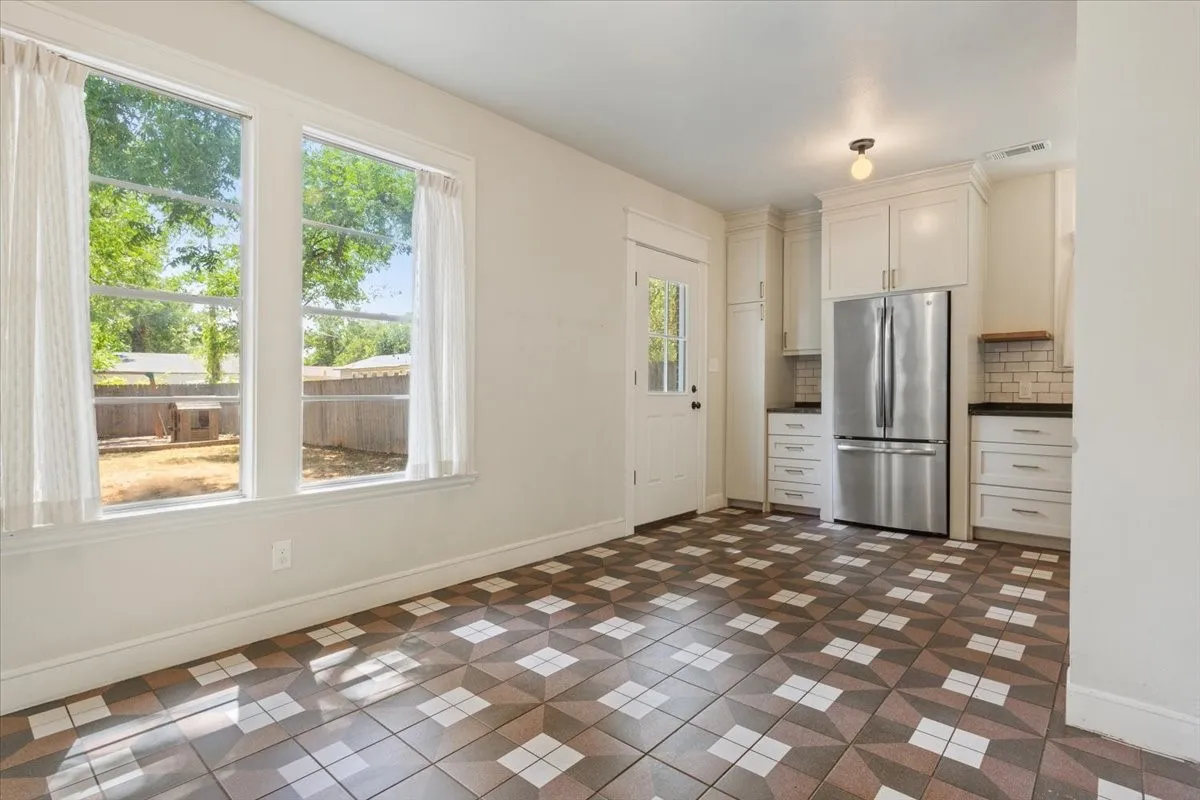 Single Family Residence For Sale in Mc Lennan County , 2122 COLCORD Avenue, Waco, Texas 76707, 4 Bedroom, 3 Bathroom, 3 Garage spaces, 2,965 Sqft, built in 1922, mls#21387157, Real Estate Agent in Waco, Homes For Sale in Mc Lennan county, Homes For Sale in Waco, Realtor in Waco Texas, Real Estate Brokerage Independent Realty Texas, Luminita Cordes Realtor