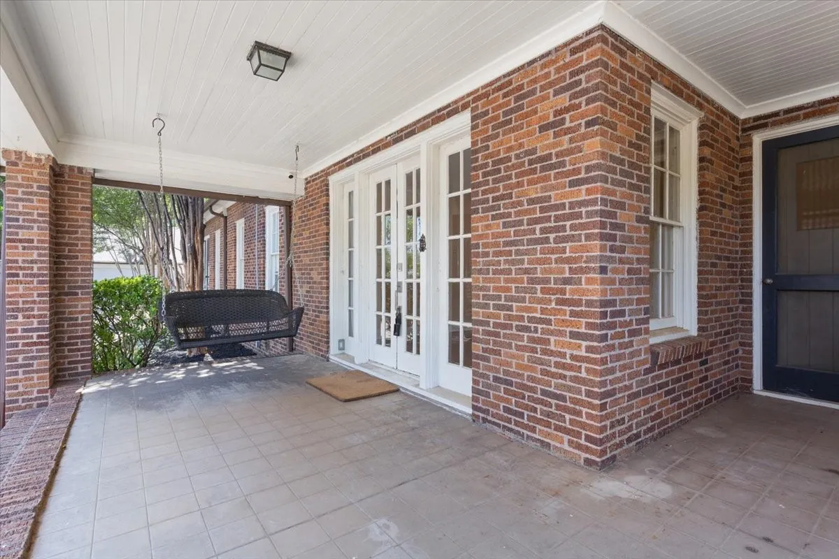 Single Family Residence For Sale in Mc Lennan County , 2122 COLCORD Avenue, Waco, Texas 76707, 4 Bedroom, 3 Bathroom, 3 Garage spaces, 2,965 Sqft, built in 1922, mls#21387157, Real Estate Agent in Waco, Homes For Sale in Mc Lennan county, Homes For Sale in Waco, Realtor in Waco Texas, Real Estate Brokerage Independent Realty Texas, Luminita Cordes Realtor