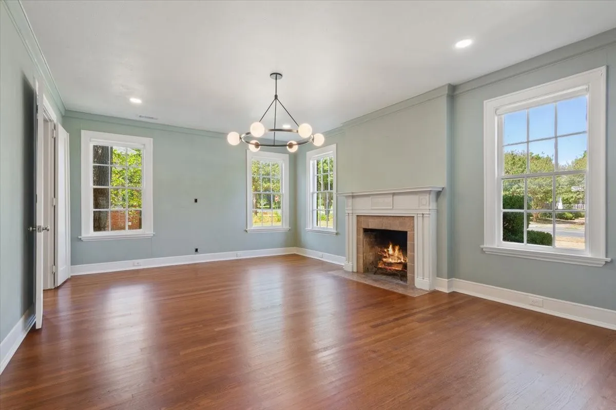 Single Family Residence For Sale in Mc Lennan County , 2122 COLCORD Avenue, Waco, Texas 76707, 4 Bedroom, 3 Bathroom, 3 Garage spaces, 2,965 Sqft, built in 1922, mls#21387157, Real Estate Agent in Waco, Homes For Sale in Mc Lennan county, Homes For Sale in Waco, Realtor in Waco Texas, Real Estate Brokerage Independent Realty Texas, Luminita Cordes Realtor
