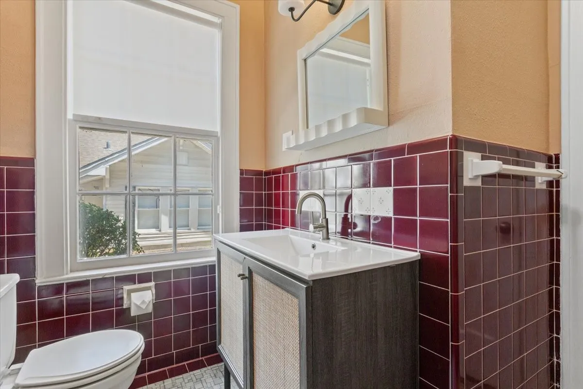Single Family Residence For Sale in Mc Lennan County , 2122 COLCORD Avenue, Waco, Texas 76707, 4 Bedroom, 3 Bathroom, 3 Garage spaces, 2,965 Sqft, built in 1922, mls#21387157, Real Estate Agent in Waco, Homes For Sale in Mc Lennan county, Homes For Sale in Waco, Realtor in Waco Texas, Real Estate Brokerage Independent Realty Texas, Luminita Cordes Realtor