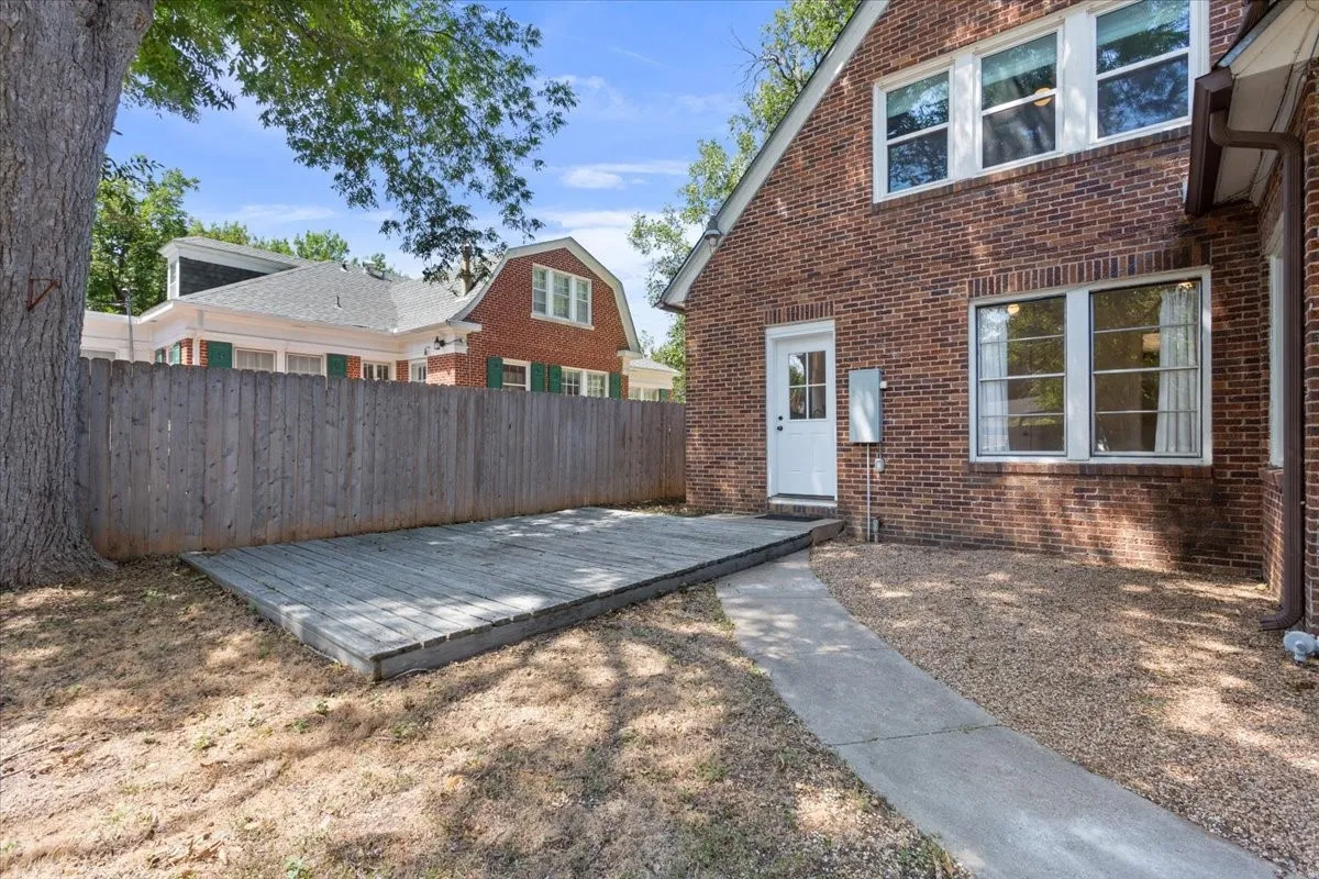 Single Family Residence For Sale in Mc Lennan County , 2122 COLCORD Avenue, Waco, Texas 76707, 4 Bedroom, 3 Bathroom, 3 Garage spaces, 2,965 Sqft, built in 1922, mls#21387157, Real Estate Agent in Waco, Homes For Sale in Mc Lennan county, Homes For Sale in Waco, Realtor in Waco Texas, Real Estate Brokerage Independent Realty Texas, Luminita Cordes Realtor