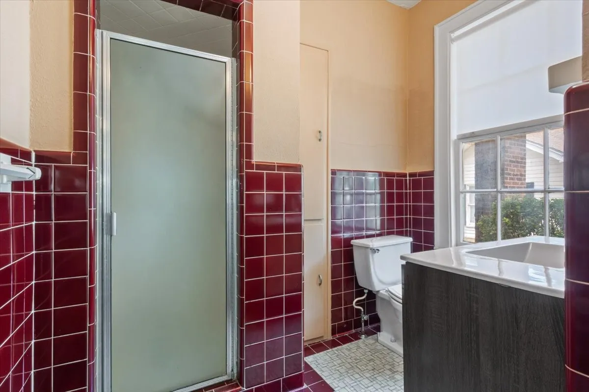 Single Family Residence For Sale in Mc Lennan County , 2122 COLCORD Avenue, Waco, Texas 76707, 4 Bedroom, 3 Bathroom, 3 Garage spaces, 2,965 Sqft, built in 1922, mls#21387157, Real Estate Agent in Waco, Homes For Sale in Mc Lennan county, Homes For Sale in Waco, Realtor in Waco Texas, Real Estate Brokerage Independent Realty Texas, Luminita Cordes Realtor