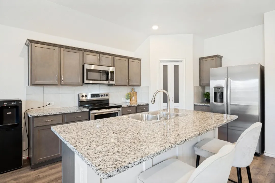 Single Family Residence For Sale in Denton County , 816 Alton Drive, Aubrey, Texas 76227, 3 Bedroom, 2 Bathroom, 2 Garage spaces, 1,443 Sqft, built in 2019, mls#21384262, Real Estate Agent in Aubrey, Homes For Sale in Denton county, Homes For Sale in Aubrey, Realtor in Aubrey Texas, Real Estate Brokerage Independent Realty Texas, Luminita Cordes Realtor