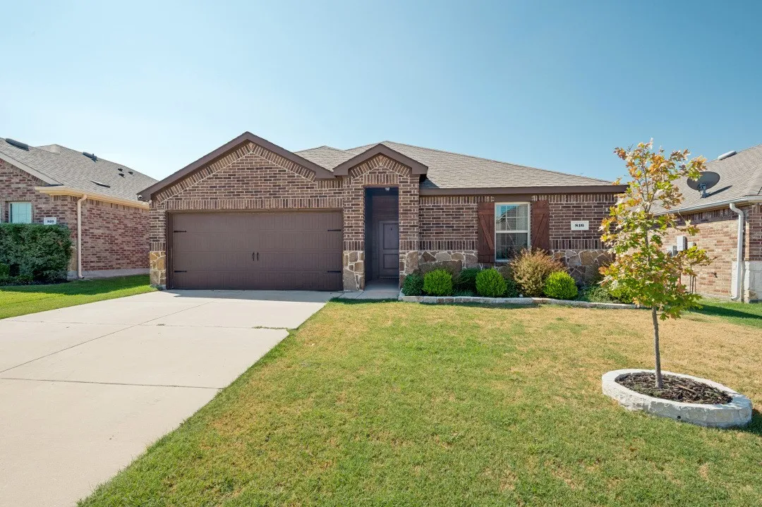 Single Family Residence For Sale in Denton County , 816 Alton Drive, Aubrey, Texas 76227, 3 Bedroom, 2 Bathroom, 2 Garage spaces, 1,443 Sqft, built in 2019, mls#21384262, Real Estate Agent in Aubrey, Homes For Sale in Denton county, Homes For Sale in Aubrey, Realtor in Aubrey Texas, Real Estate Brokerage Independent Realty Texas, Luminita Cordes Realtor