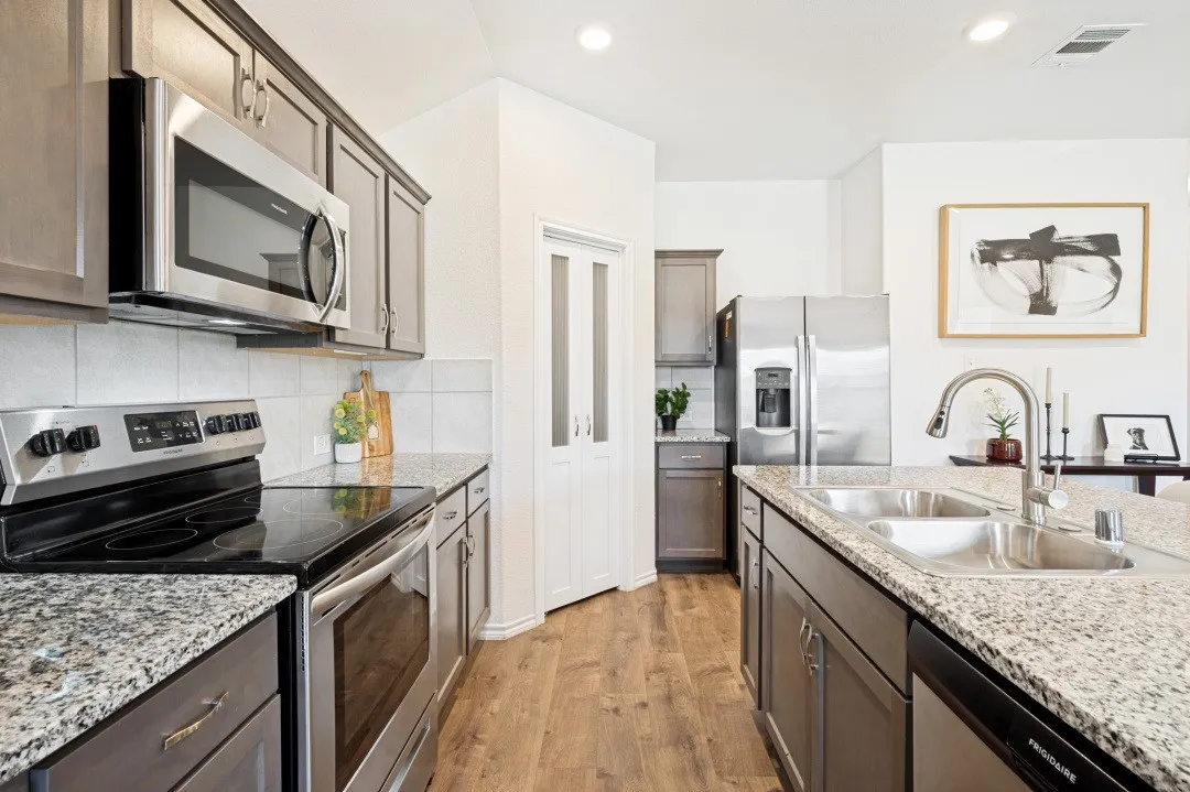 Single Family Residence For Sale in Denton County , 816 Alton Drive, Aubrey, Texas 76227, 3 Bedroom, 2 Bathroom, 2 Garage spaces, 1,443 Sqft, built in 2019, mls#21384262, Real Estate Agent in Aubrey, Homes For Sale in Denton county, Homes For Sale in Aubrey, Realtor in Aubrey Texas, Real Estate Brokerage Independent Realty Texas, Luminita Cordes Realtor