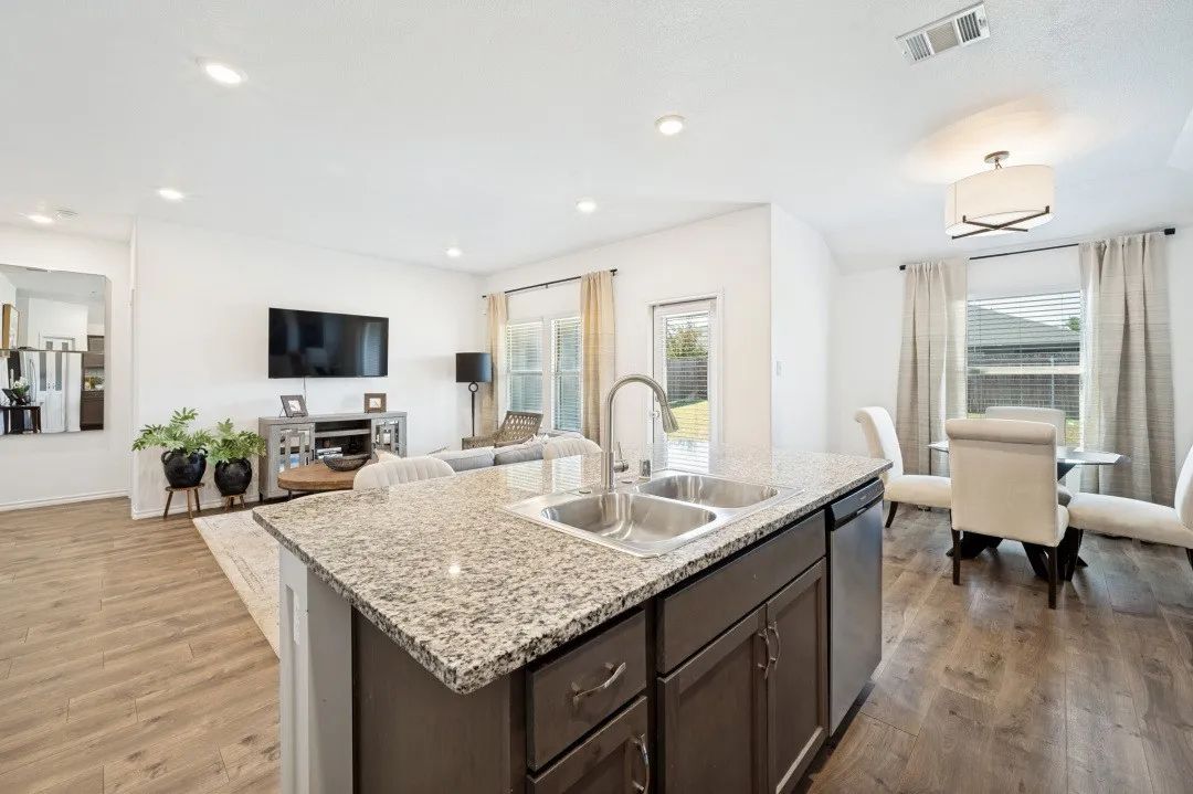 Single Family Residence For Sale in Denton County , 816 Alton Drive, Aubrey, Texas 76227, 3 Bedroom, 2 Bathroom, 2 Garage spaces, 1,443 Sqft, built in 2019, mls#21384262, Real Estate Agent in Aubrey, Homes For Sale in Denton county, Homes For Sale in Aubrey, Realtor in Aubrey Texas, Real Estate Brokerage Independent Realty Texas, Luminita Cordes Realtor