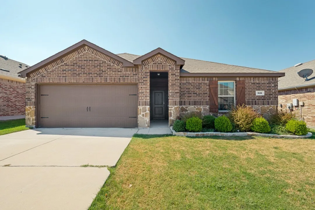 Single Family Residence For Sale in Denton County , 816 Alton Drive, Aubrey, Texas 76227, 3 Bedroom, 2 Bathroom, 2 Garage spaces, 1,443 Sqft, built in 2019, mls#21384262, Real Estate Agent in Aubrey, Homes For Sale in Denton county, Homes For Sale in Aubrey, Realtor in Aubrey Texas, Real Estate Brokerage Independent Realty Texas, Luminita Cordes Realtor