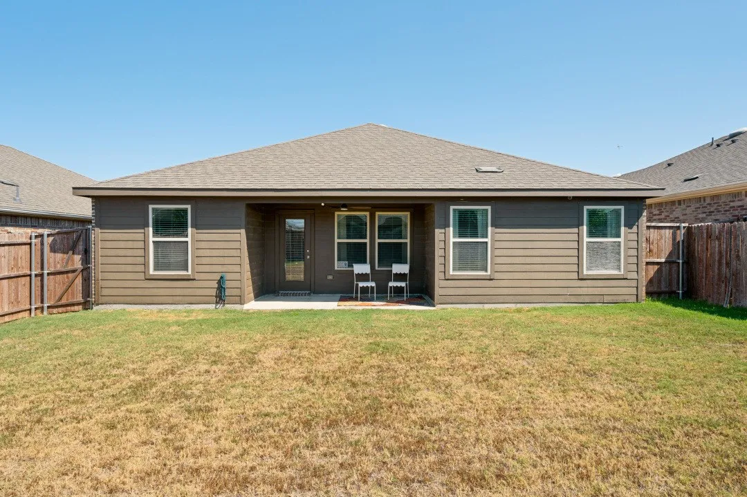 Single Family Residence For Sale in Denton County , 816 Alton Drive, Aubrey, Texas 76227, 3 Bedroom, 2 Bathroom, 2 Garage spaces, 1,443 Sqft, built in 2019, mls#21384262, Real Estate Agent in Aubrey, Homes For Sale in Denton county, Homes For Sale in Aubrey, Realtor in Aubrey Texas, Real Estate Brokerage Independent Realty Texas, Luminita Cordes Realtor