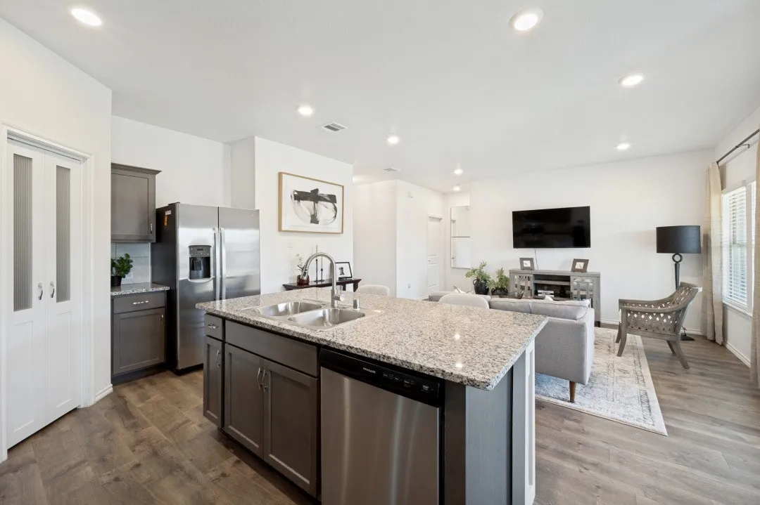 Single Family Residence For Sale in Denton County , 816 Alton Drive, Aubrey, Texas 76227, 3 Bedroom, 2 Bathroom, 2 Garage spaces, 1,443 Sqft, built in 2019, mls#21384262, Real Estate Agent in Aubrey, Homes For Sale in Denton county, Homes For Sale in Aubrey, Realtor in Aubrey Texas, Real Estate Brokerage Independent Realty Texas, Luminita Cordes Realtor