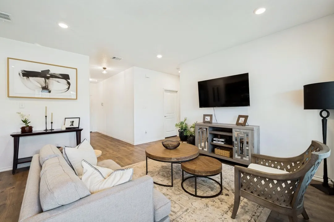 Single Family Residence For Sale in Denton County , 816 Alton Drive, Aubrey, Texas 76227, 3 Bedroom, 2 Bathroom, 2 Garage spaces, 1,443 Sqft, built in 2019, mls#21384262, Real Estate Agent in Aubrey, Homes For Sale in Denton county, Homes For Sale in Aubrey, Realtor in Aubrey Texas, Real Estate Brokerage Independent Realty Texas, Luminita Cordes Realtor