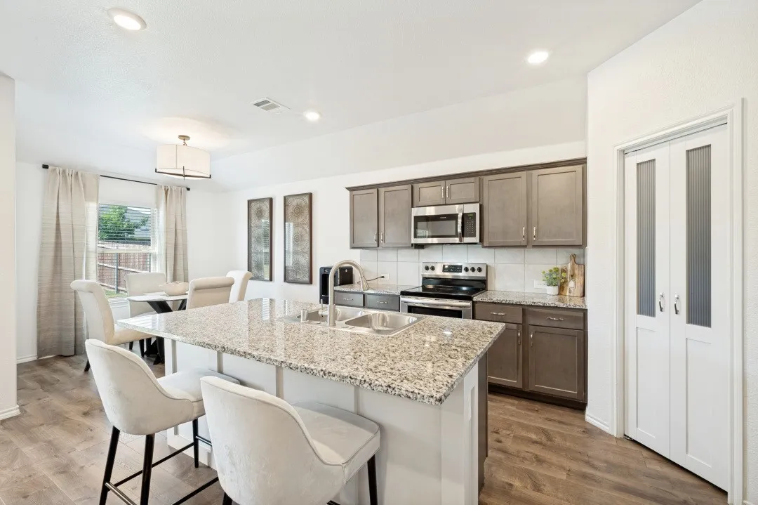 Single Family Residence For Sale in Denton County , 816 Alton Drive, Aubrey, Texas 76227, 3 Bedroom, 2 Bathroom, 2 Garage spaces, 1,443 Sqft, built in 2019, mls#21384262, Real Estate Agent in Aubrey, Homes For Sale in Denton county, Homes For Sale in Aubrey, Realtor in Aubrey Texas, Real Estate Brokerage Independent Realty Texas, Luminita Cordes Realtor