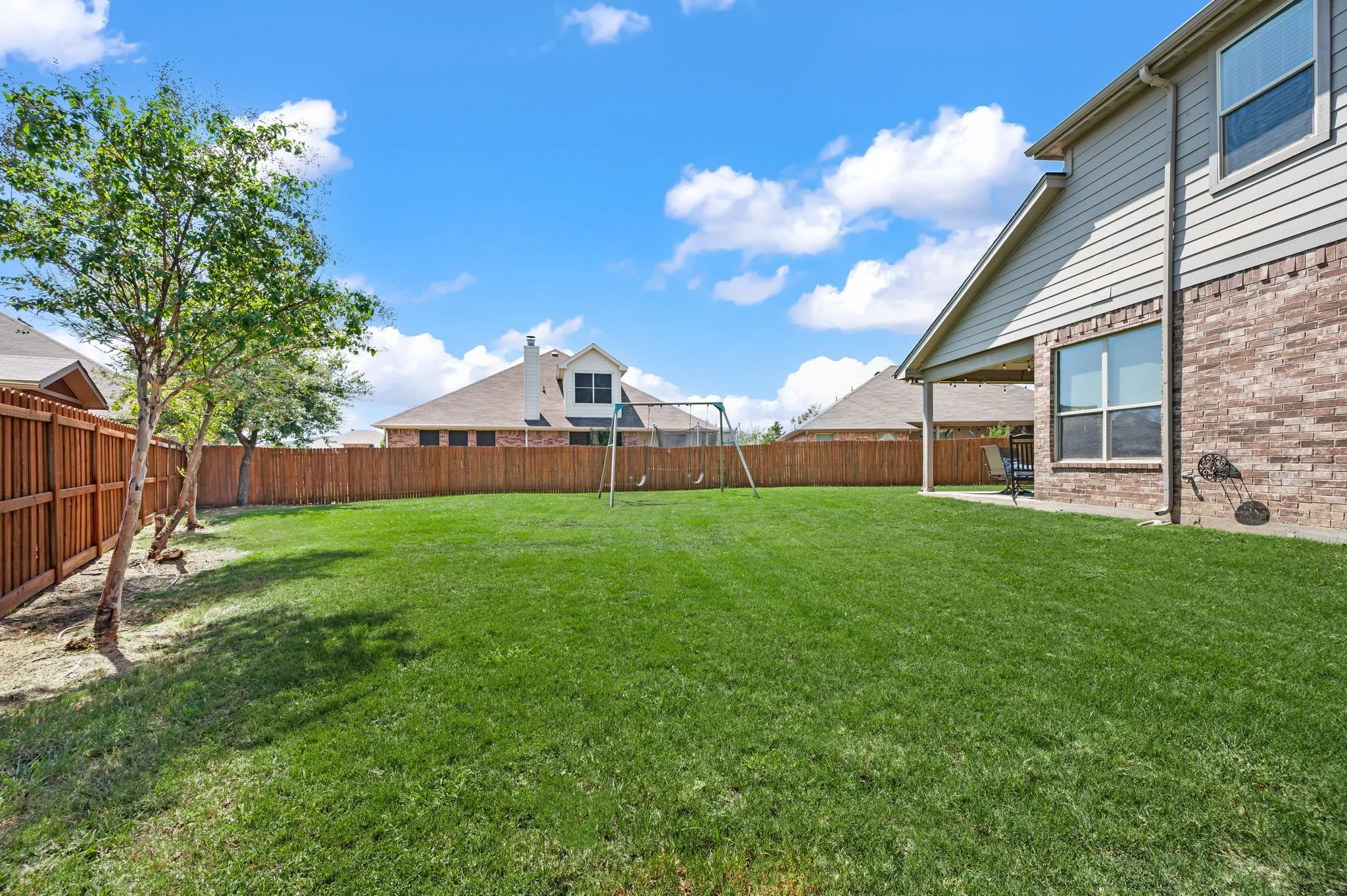 Single Family Residence For Sale in Tarrant County , 325 Little John Court, Saginaw, Texas 76179, 4 Bedroom, 4 Bathroom, 2 Garage spaces, 2,951 Sqft, built in 2016, mls#21354122, Real Estate Agent in Saginaw, Homes For Sale in Tarrant county, Homes For Sale in Saginaw, Realtor in Saginaw Texas, Real Estate Brokerage Independent Realty Texas, Luminita Cordes Realtor