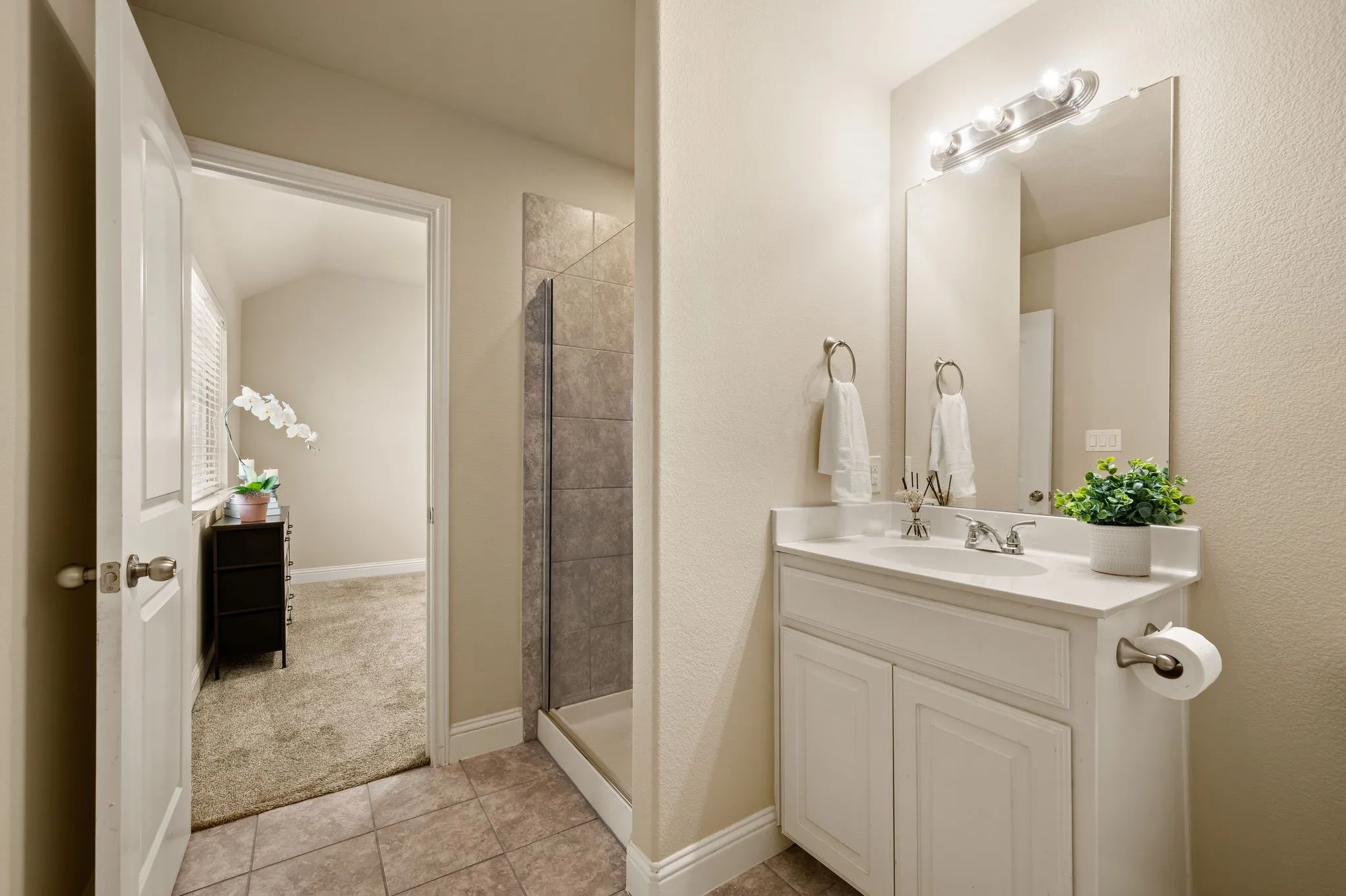 upstairs en suite