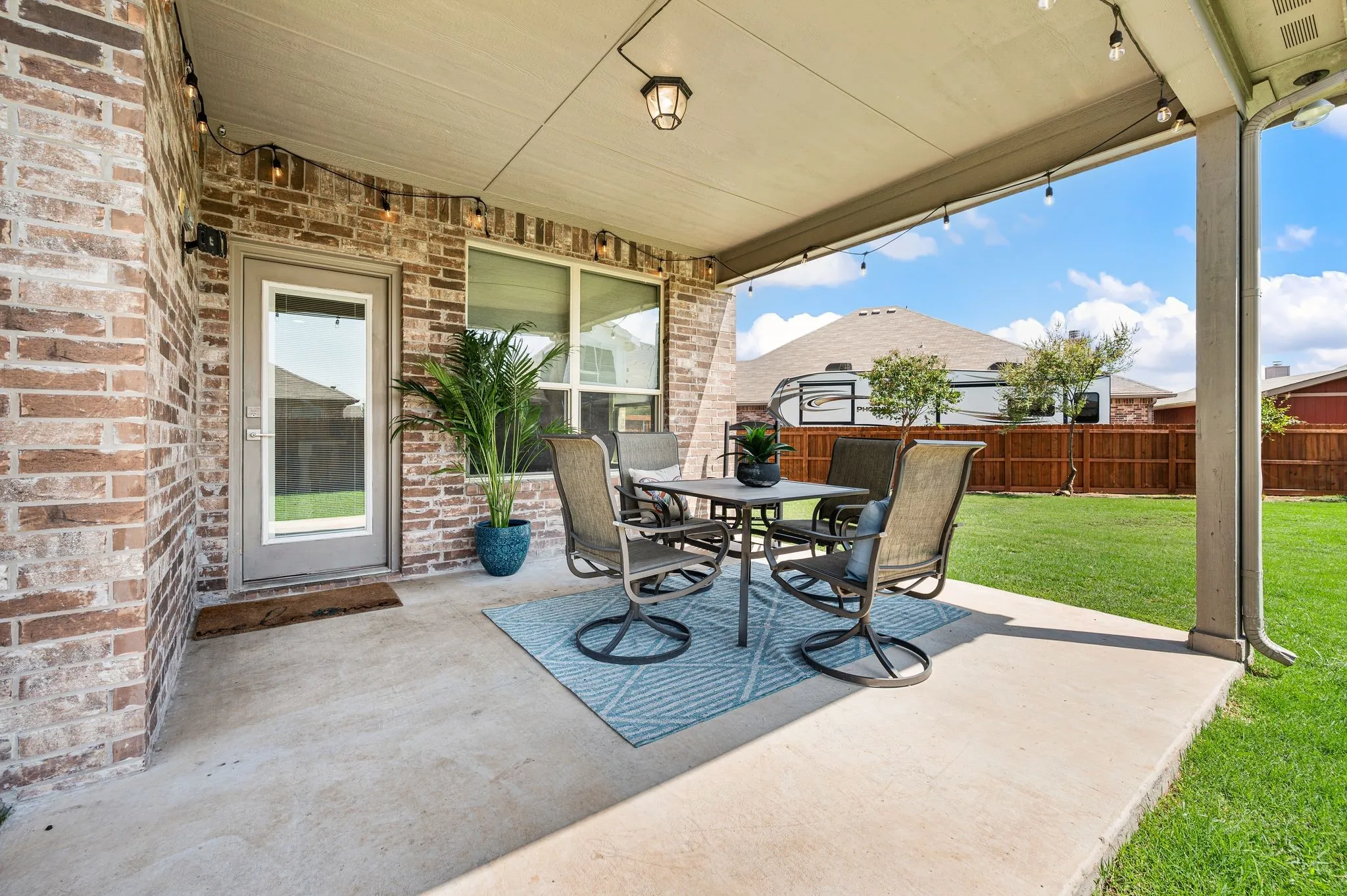 Single Family Residence For Sale in Tarrant County , 325 Little John Court, Saginaw, Texas 76179, 4 Bedroom, 4 Bathroom, 2 Garage spaces, 2,951 Sqft, built in 2016, mls#21354122, Real Estate Agent in Saginaw, Homes For Sale in Tarrant county, Homes For Sale in Saginaw, Realtor in Saginaw Texas, Real Estate Brokerage Independent Realty Texas, Luminita Cordes Realtor