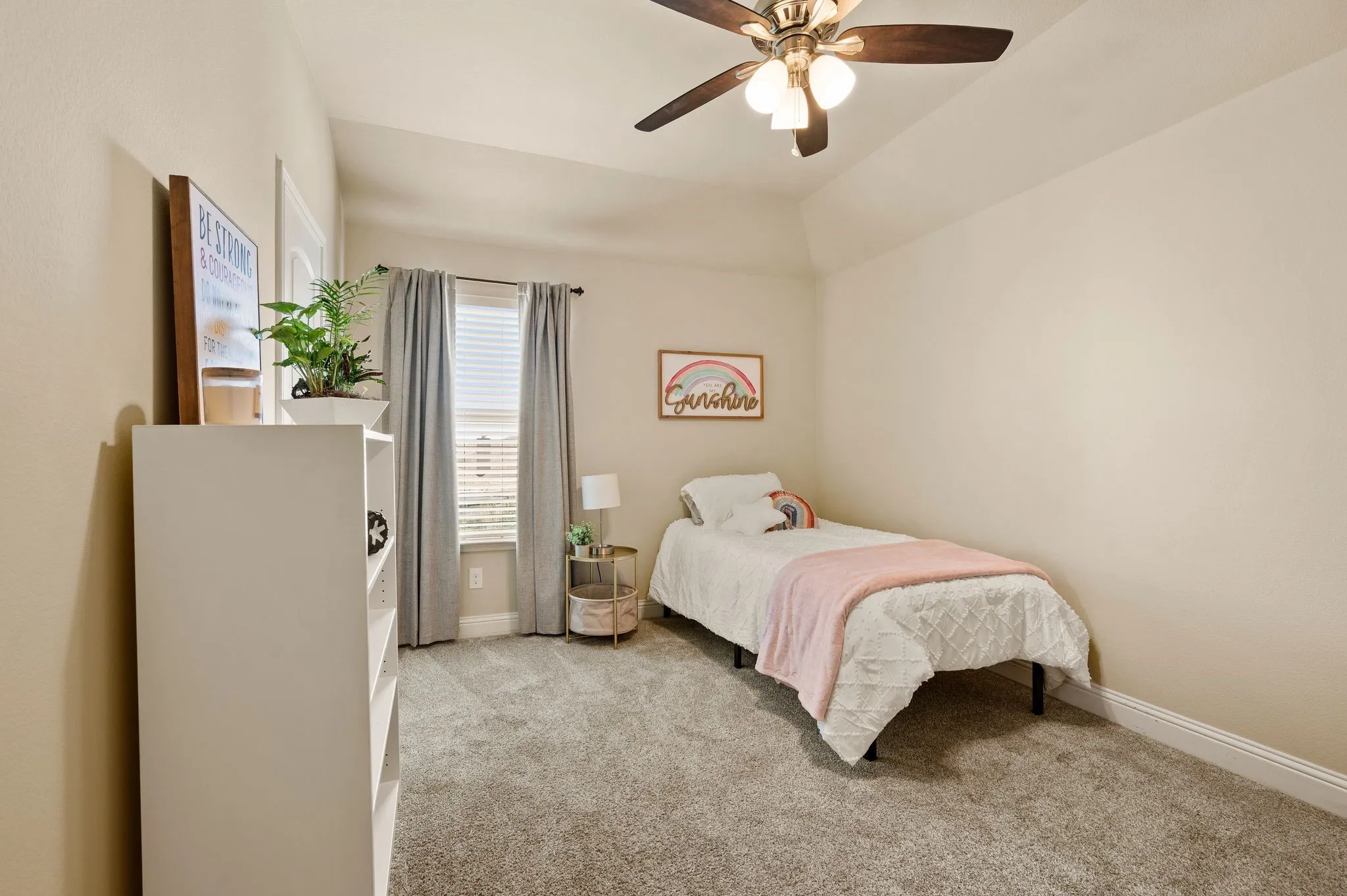 Single Family Residence For Sale in Tarrant County , 325 Little John Court, Saginaw, Texas 76179, 4 Bedroom, 4 Bathroom, 2 Garage spaces, 2,951 Sqft, built in 2016, mls#21354122, Real Estate Agent in Saginaw, Homes For Sale in Tarrant county, Homes For Sale in Saginaw, Realtor in Saginaw Texas, Real Estate Brokerage Independent Realty Texas, Luminita Cordes Realtor