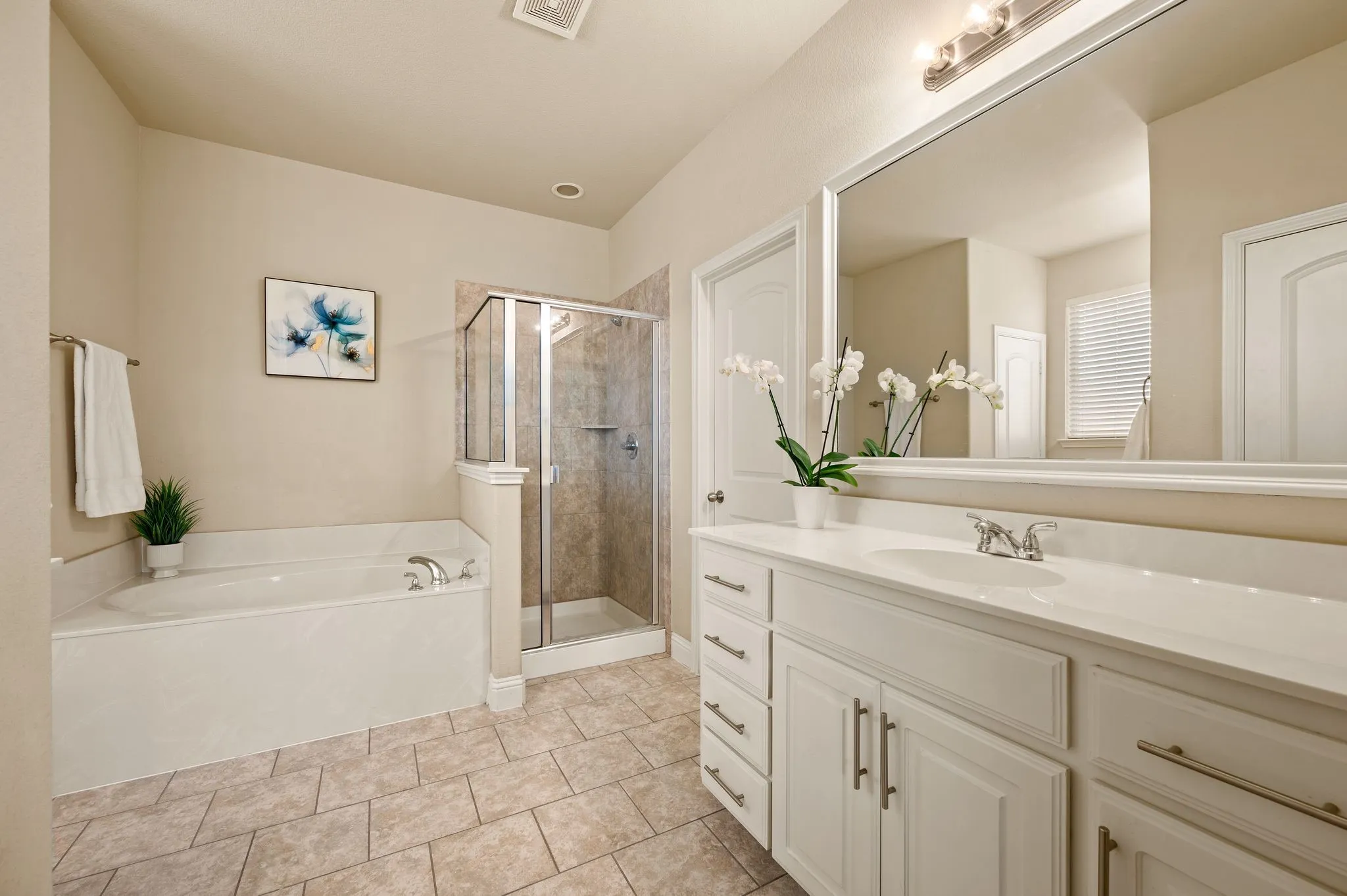 Single Family Residence For Sale in Tarrant County , 325 Little John Court, Saginaw, Texas 76179, 4 Bedroom, 4 Bathroom, 2 Garage spaces, 2,951 Sqft, built in 2016, mls#21354122, Real Estate Agent in Saginaw, Homes For Sale in Tarrant county, Homes For Sale in Saginaw, Realtor in Saginaw Texas, Real Estate Brokerage Independent Realty Texas, Luminita Cordes Realtor