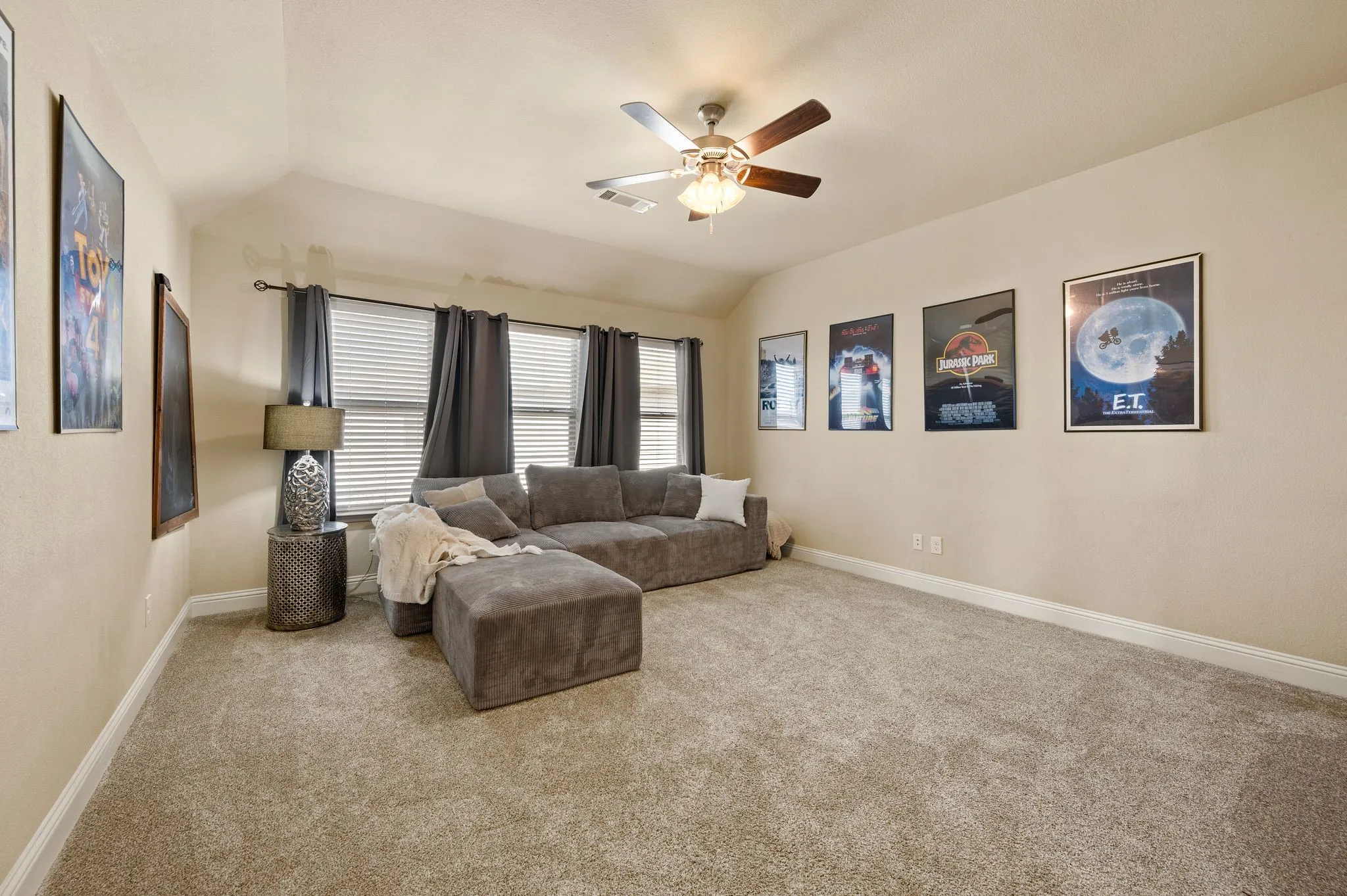 Single Family Residence For Sale in Tarrant County , 325 Little John Court, Saginaw, Texas 76179, 4 Bedroom, 4 Bathroom, 2 Garage spaces, 2,951 Sqft, built in 2016, mls#21354122, Real Estate Agent in Saginaw, Homes For Sale in Tarrant county, Homes For Sale in Saginaw, Realtor in Saginaw Texas, Real Estate Brokerage Independent Realty Texas, Luminita Cordes Realtor