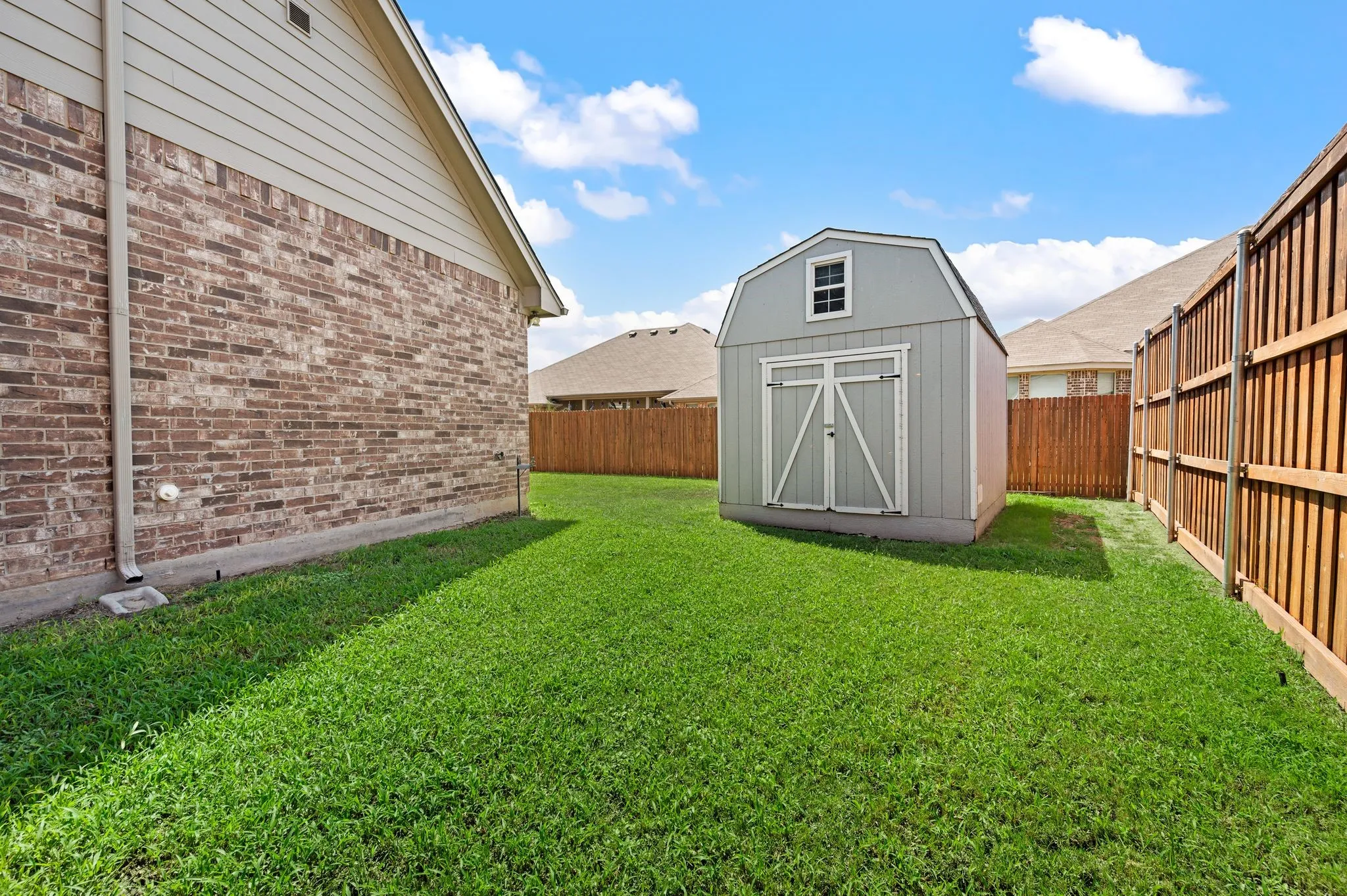Single Family Residence For Sale in Tarrant County , 325 Little John Court, Saginaw, Texas 76179, 4 Bedroom, 4 Bathroom, 2 Garage spaces, 2,951 Sqft, built in 2016, mls#21354122, Real Estate Agent in Saginaw, Homes For Sale in Tarrant county, Homes For Sale in Saginaw, Realtor in Saginaw Texas, Real Estate Brokerage Independent Realty Texas, Luminita Cordes Realtor