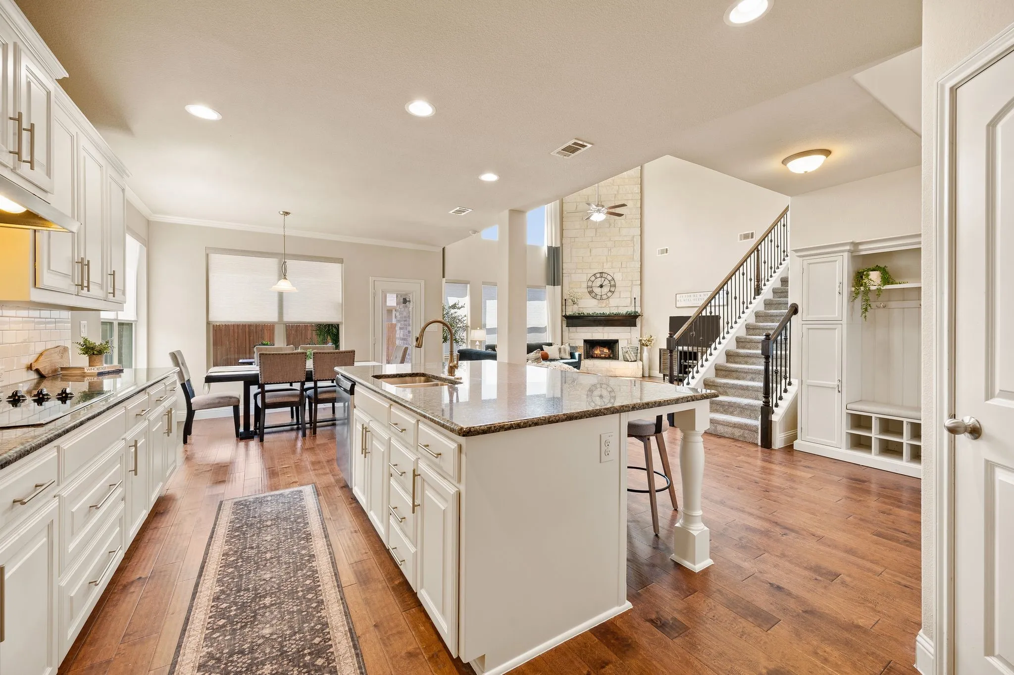 Single Family Residence For Sale in Tarrant County , 325 Little John Court, Saginaw, Texas 76179, 4 Bedroom, 4 Bathroom, 2 Garage spaces, 2,951 Sqft, built in 2016, mls#21354122, Real Estate Agent in Saginaw, Homes For Sale in Tarrant county, Homes For Sale in Saginaw, Realtor in Saginaw Texas, Real Estate Brokerage Independent Realty Texas, Luminita Cordes Realtor