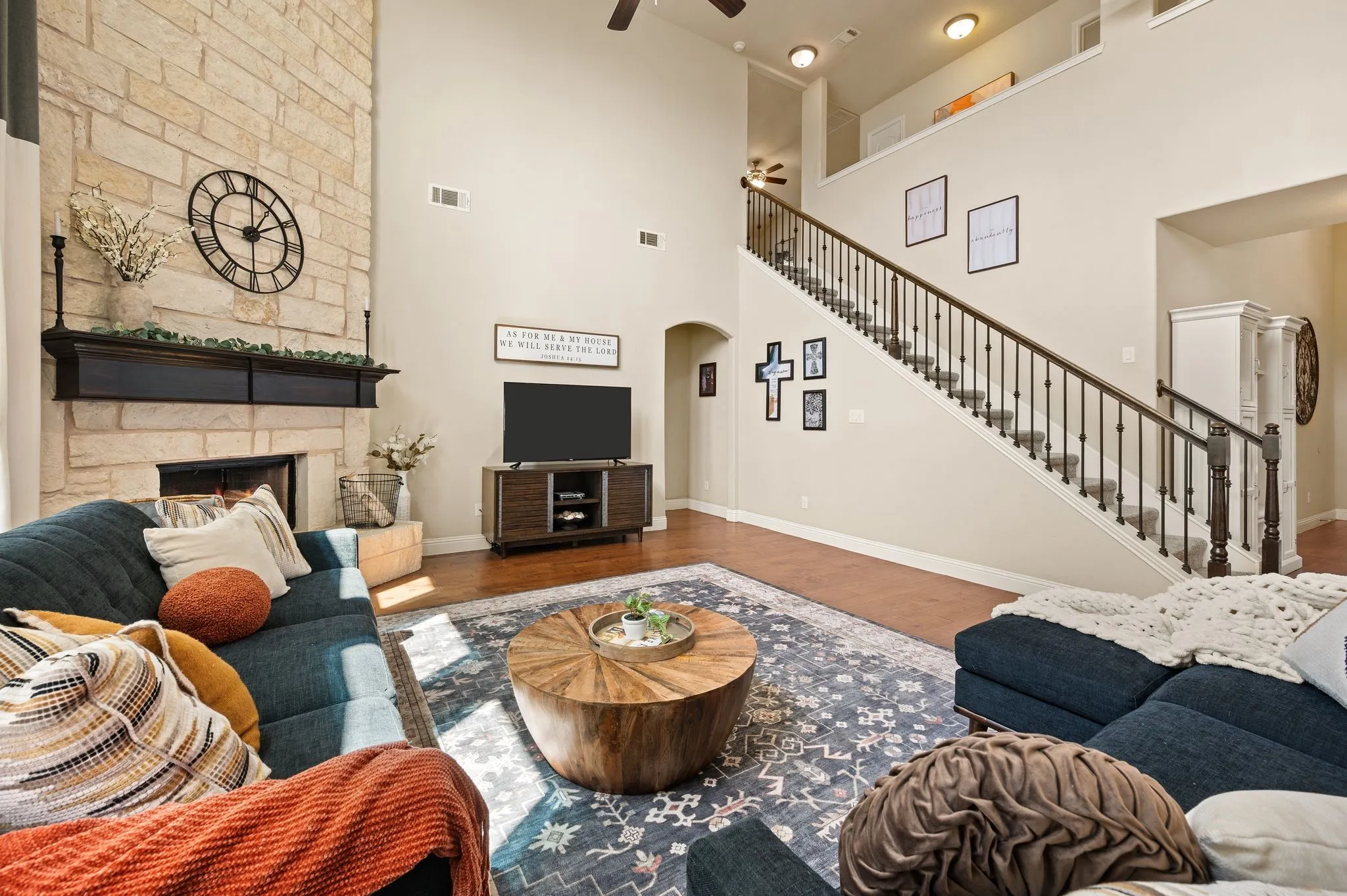 Single Family Residence For Sale in Tarrant County , 325 Little John Court, Saginaw, Texas 76179, 4 Bedroom, 4 Bathroom, 2 Garage spaces, 2,951 Sqft, built in 2016, mls#21354122, Real Estate Agent in Saginaw, Homes For Sale in Tarrant county, Homes For Sale in Saginaw, Realtor in Saginaw Texas, Real Estate Brokerage Independent Realty Texas, Luminita Cordes Realtor