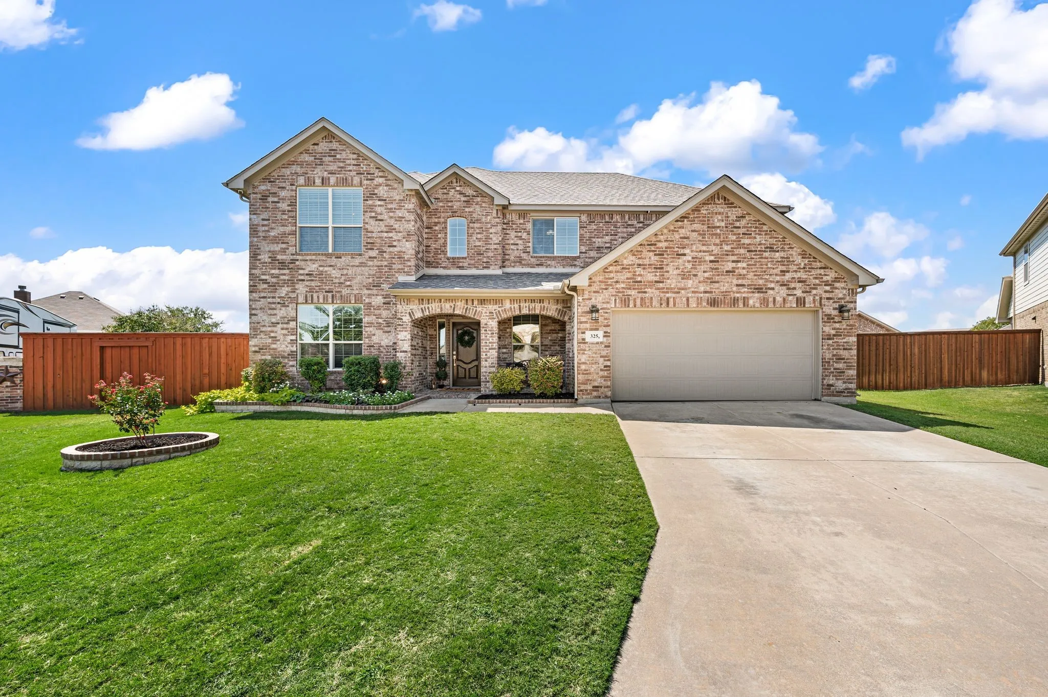 Single Family Residence For Sale in Tarrant County , 325 Little John Court, Saginaw, Texas 76179, 4 Bedroom, 4 Bathroom, 2 Garage spaces, 2,951 Sqft, built in 2016, mls#21354122, Real Estate Agent in Saginaw, Homes For Sale in Tarrant county, Homes For Sale in Saginaw, Realtor in Saginaw Texas, Real Estate Brokerage Independent Realty Texas, Luminita Cordes Realtor
