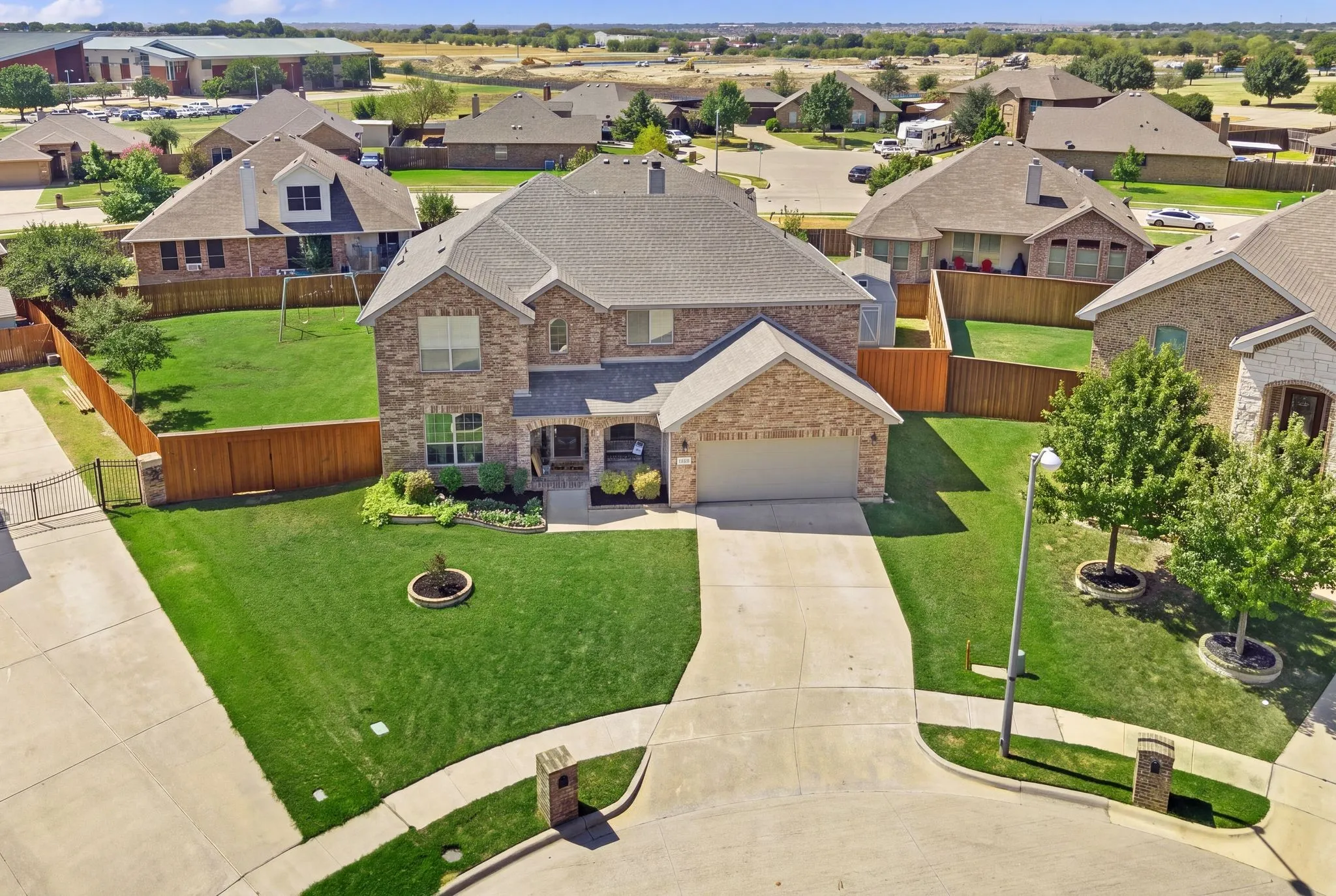 Single Family Residence For Sale in Tarrant County , 325 Little John Court, Saginaw, Texas 76179, 4 Bedroom, 4 Bathroom, 2 Garage spaces, 2,951 Sqft, built in 2016, mls#21354122, Real Estate Agent in Saginaw, Homes For Sale in Tarrant county, Homes For Sale in Saginaw, Realtor in Saginaw Texas, Real Estate Brokerage Independent Realty Texas, Luminita Cordes Realtor