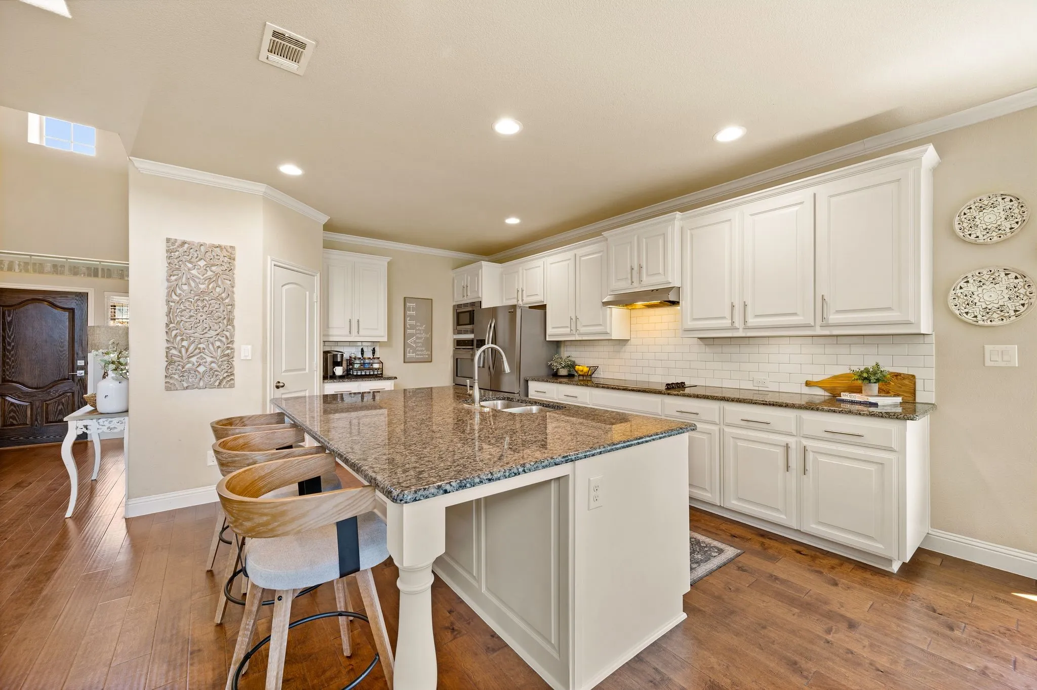 Single Family Residence For Sale in Tarrant County , 325 Little John Court, Saginaw, Texas 76179, 4 Bedroom, 4 Bathroom, 2 Garage spaces, 2,951 Sqft, built in 2016, mls#21354122, Real Estate Agent in Saginaw, Homes For Sale in Tarrant county, Homes For Sale in Saginaw, Realtor in Saginaw Texas, Real Estate Brokerage Independent Realty Texas, Luminita Cordes Realtor