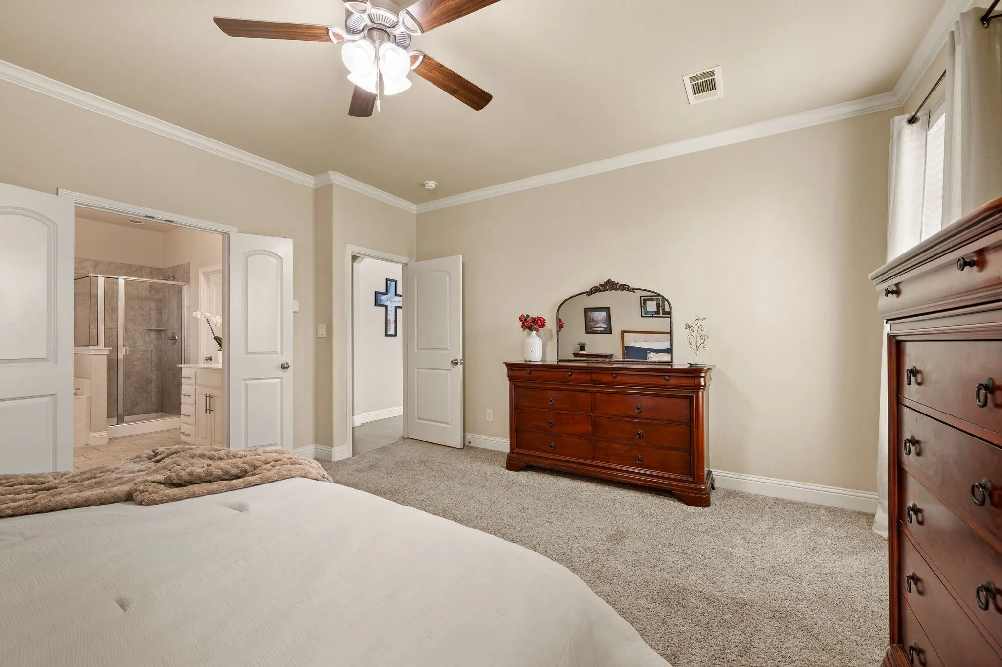 Single Family Residence For Sale in Tarrant County , 325 Little John Court, Saginaw, Texas 76179, 4 Bedroom, 4 Bathroom, 2 Garage spaces, 2,951 Sqft, built in 2016, mls#21354122, Real Estate Agent in Saginaw, Homes For Sale in Tarrant county, Homes For Sale in Saginaw, Realtor in Saginaw Texas, Real Estate Brokerage Independent Realty Texas, Luminita Cordes Realtor