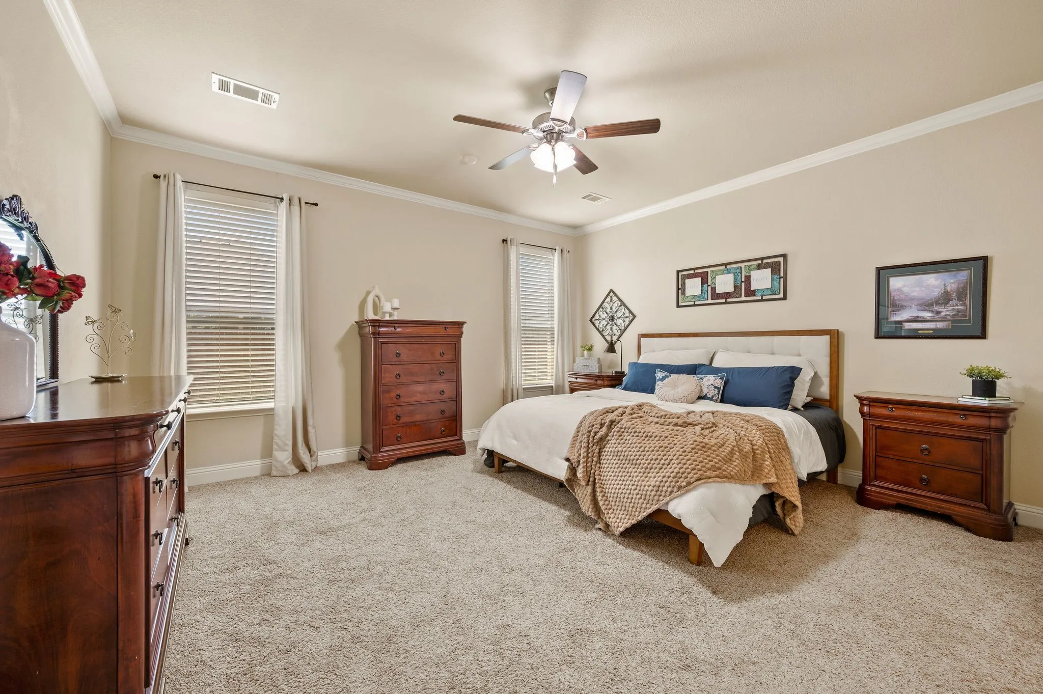 Single Family Residence For Sale in Tarrant County , 325 Little John Court, Saginaw, Texas 76179, 4 Bedroom, 4 Bathroom, 2 Garage spaces, 2,951 Sqft, built in 2016, mls#21354122, Real Estate Agent in Saginaw, Homes For Sale in Tarrant county, Homes For Sale in Saginaw, Realtor in Saginaw Texas, Real Estate Brokerage Independent Realty Texas, Luminita Cordes Realtor
