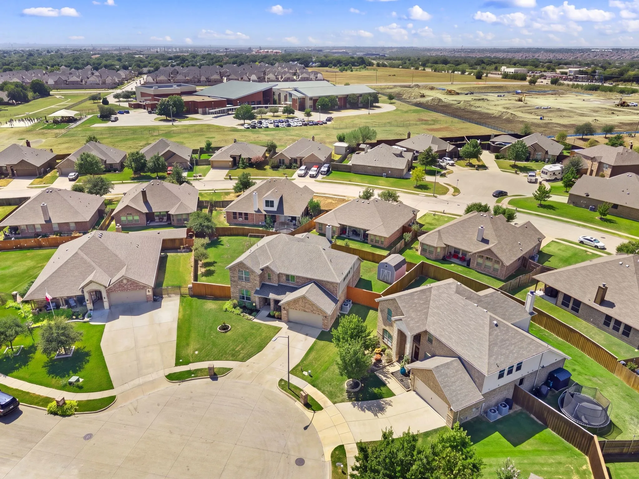Single Family Residence For Sale in Tarrant County , 325 Little John Court, Saginaw, Texas 76179, 4 Bedroom, 4 Bathroom, 2 Garage spaces, 2,951 Sqft, built in 2016, mls#21354122, Real Estate Agent in Saginaw, Homes For Sale in Tarrant county, Homes For Sale in Saginaw, Realtor in Saginaw Texas, Real Estate Brokerage Independent Realty Texas, Luminita Cordes Realtor