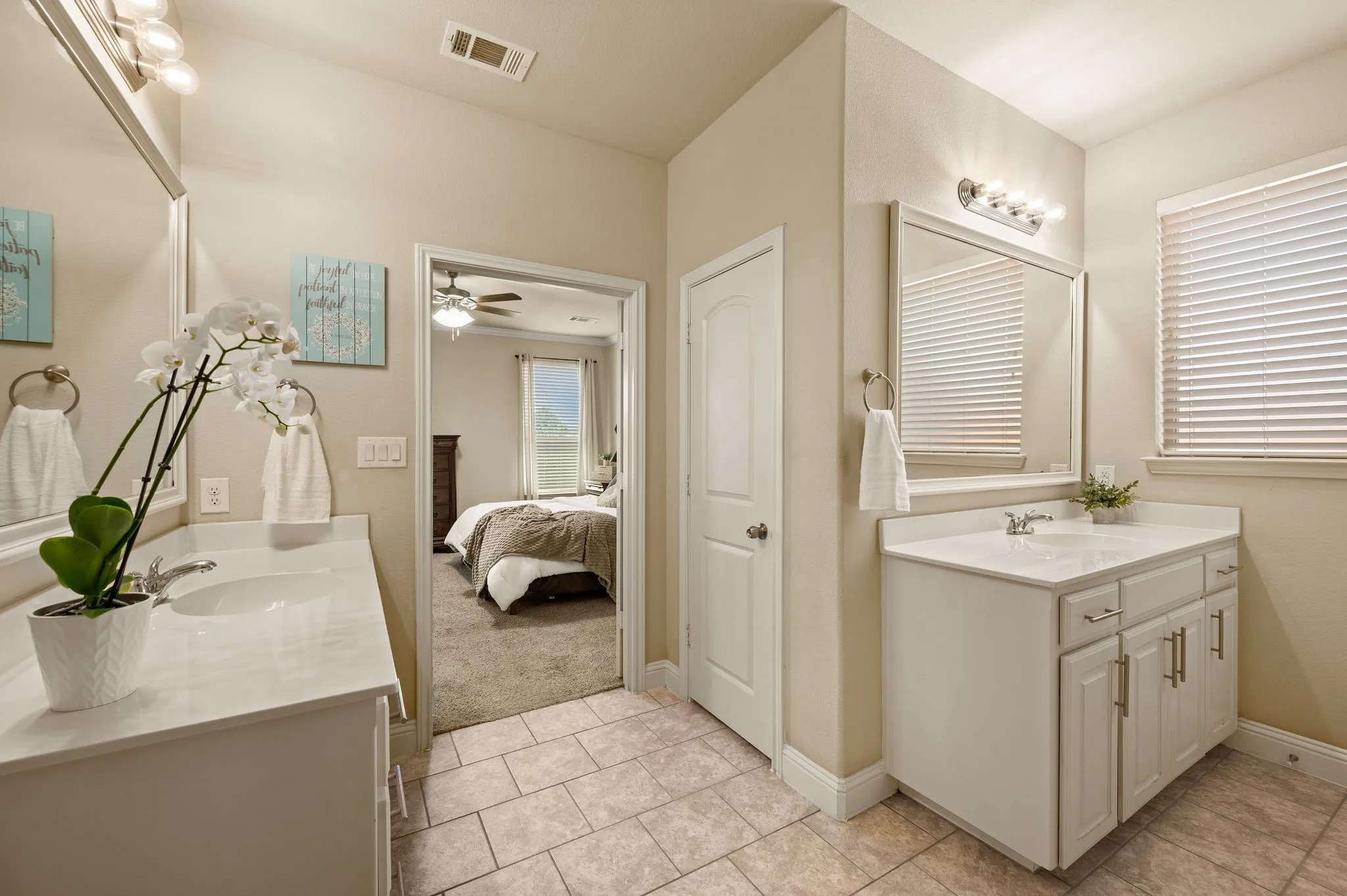 Single Family Residence For Sale in Tarrant County , 325 Little John Court, Saginaw, Texas 76179, 4 Bedroom, 4 Bathroom, 2 Garage spaces, 2,951 Sqft, built in 2016, mls#21354122, Real Estate Agent in Saginaw, Homes For Sale in Tarrant county, Homes For Sale in Saginaw, Realtor in Saginaw Texas, Real Estate Brokerage Independent Realty Texas, Luminita Cordes Realtor