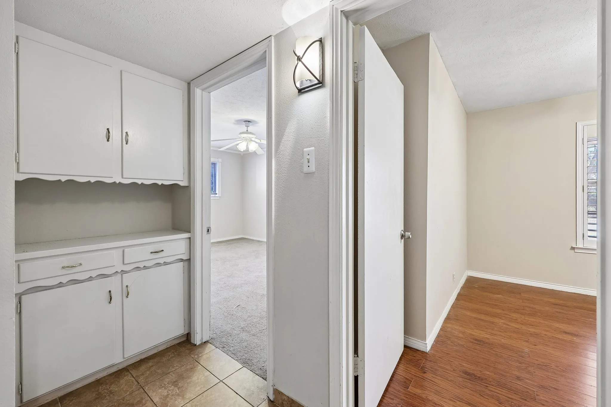 Single Family Residence For Rent in Dallas County , 13639 Willow Bend Road, Dallas, Texas 75240, 4 Bedroom, 2 Bathroom, 2 Garage spaces, 1,681 Sqft, built in 1969, mls#21388031, Real Estate Agent in Dallas, Homes For Rent in Dallas county, Homes For Rent in Dallas, Realtor in Dallas Texas, Real Estate Brokerage Independent Realty Texas, Luminita Cordes Realtor