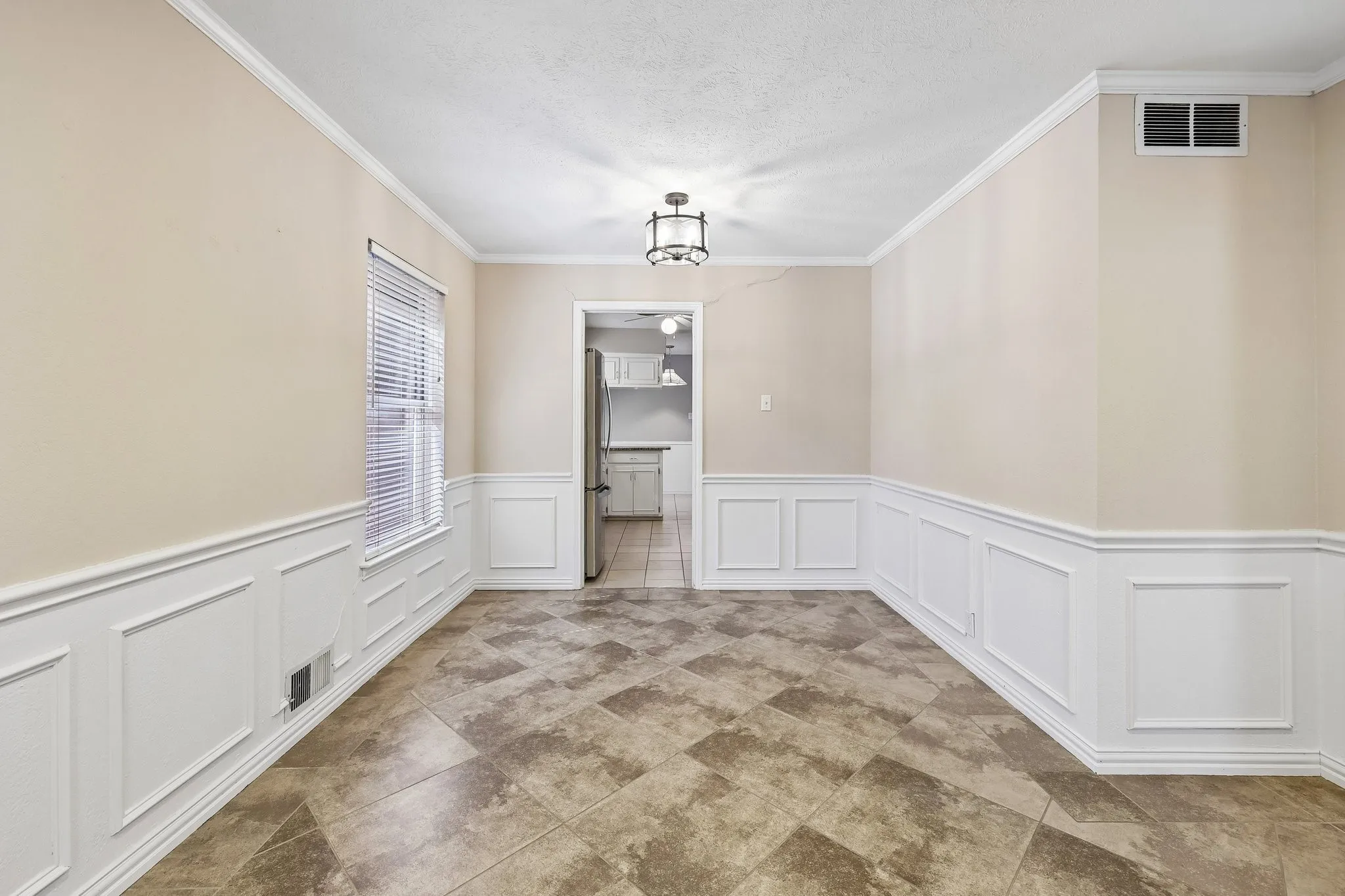 Single Family Residence For Rent in Dallas County , 13639 Willow Bend Road, Dallas, Texas 75240, 4 Bedroom, 2 Bathroom, 2 Garage spaces, 1,681 Sqft, built in 1969, mls#21388031, Real Estate Agent in Dallas, Homes For Rent in Dallas county, Homes For Rent in Dallas, Realtor in Dallas Texas, Real Estate Brokerage Independent Realty Texas, Luminita Cordes Realtor