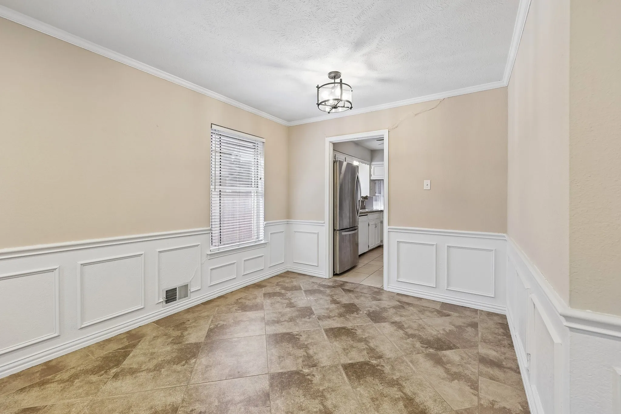Single Family Residence For Rent in Dallas County , 13639 Willow Bend Road, Dallas, Texas 75240, 4 Bedroom, 2 Bathroom, 2 Garage spaces, 1,681 Sqft, built in 1969, mls#21388031, Real Estate Agent in Dallas, Homes For Rent in Dallas county, Homes For Rent in Dallas, Realtor in Dallas Texas, Real Estate Brokerage Independent Realty Texas, Luminita Cordes Realtor