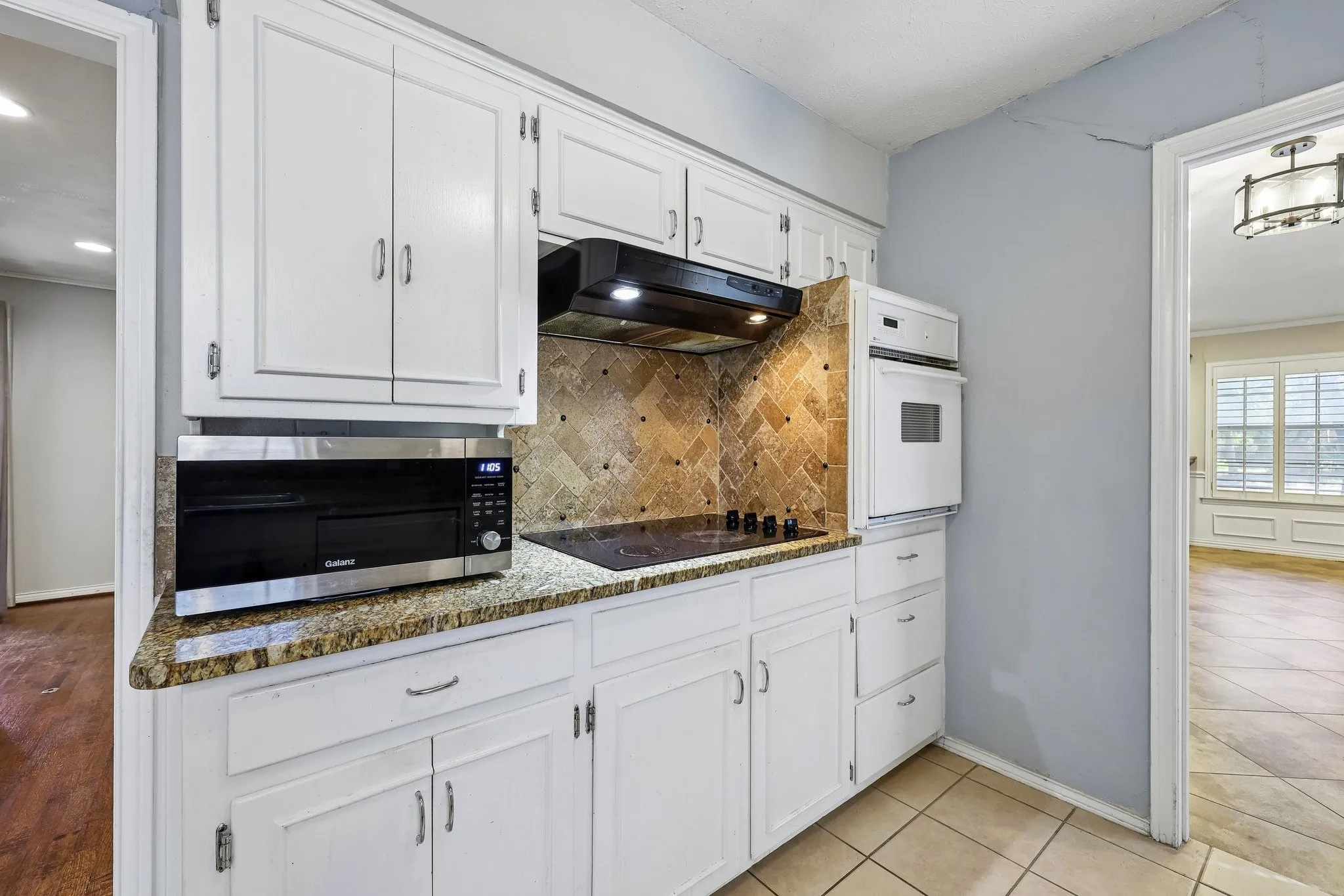Single Family Residence For Rent in Dallas County , 13639 Willow Bend Road, Dallas, Texas 75240, 4 Bedroom, 2 Bathroom, 2 Garage spaces, 1,681 Sqft, built in 1969, mls#21388031, Real Estate Agent in Dallas, Homes For Rent in Dallas county, Homes For Rent in Dallas, Realtor in Dallas Texas, Real Estate Brokerage Independent Realty Texas, Luminita Cordes Realtor