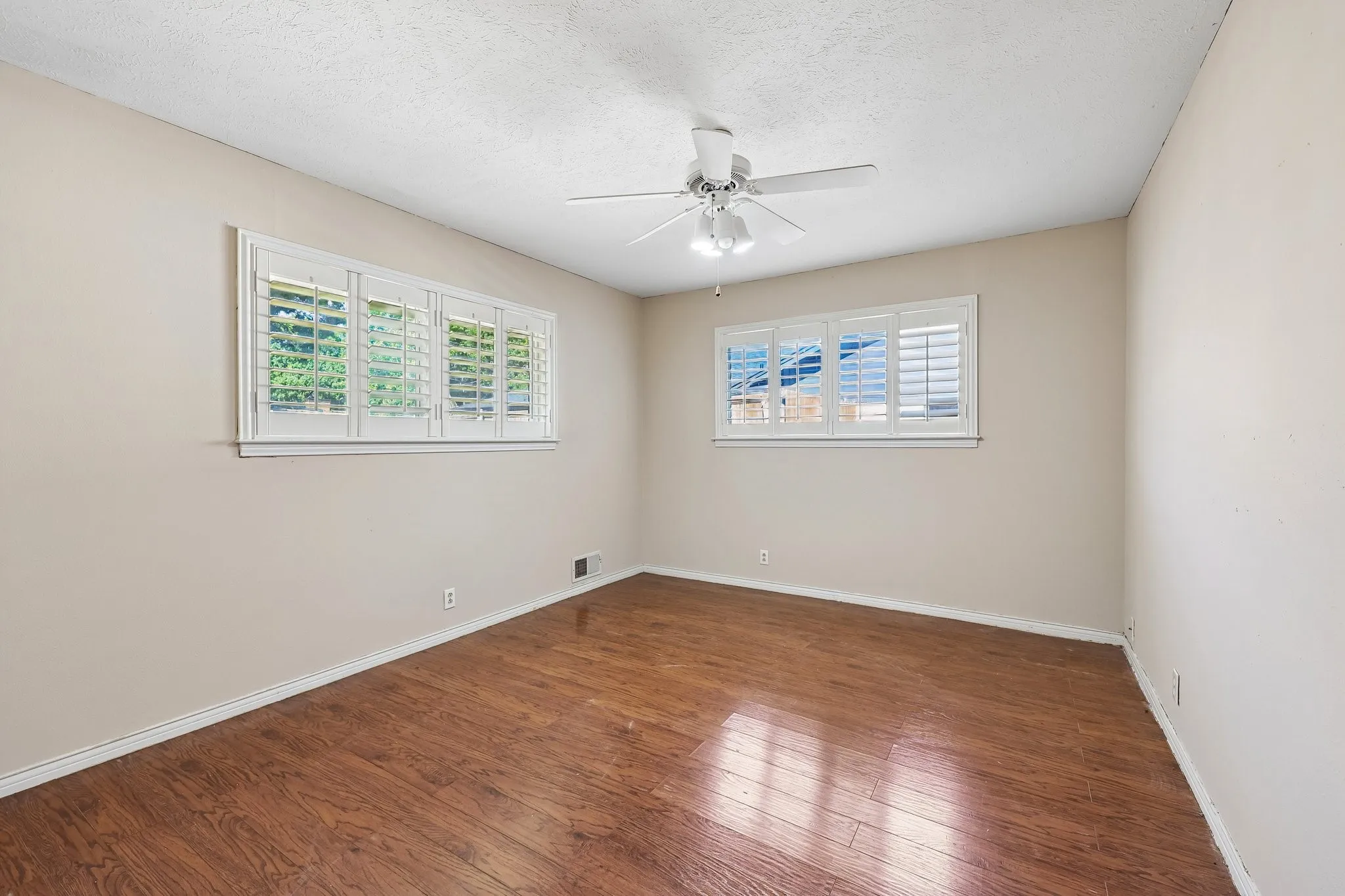 Single Family Residence For Rent in Dallas County , 13639 Willow Bend Road, Dallas, Texas 75240, 4 Bedroom, 2 Bathroom, 2 Garage spaces, 1,681 Sqft, built in 1969, mls#21388031, Real Estate Agent in Dallas, Homes For Rent in Dallas county, Homes For Rent in Dallas, Realtor in Dallas Texas, Real Estate Brokerage Independent Realty Texas, Luminita Cordes Realtor