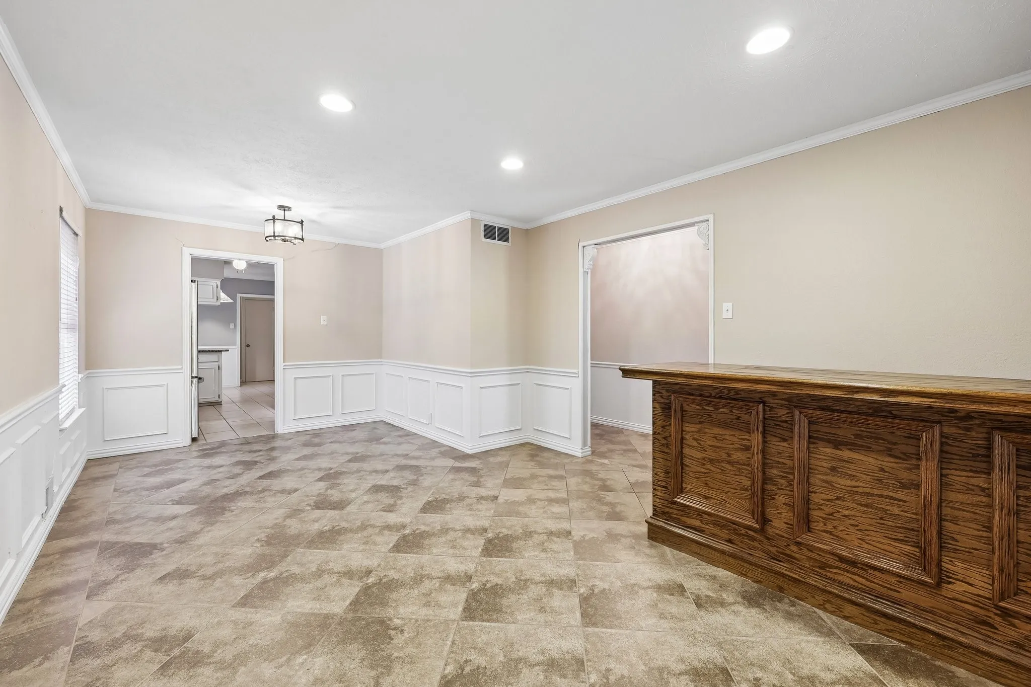 Single Family Residence For Rent in Dallas County , 13639 Willow Bend Road, Dallas, Texas 75240, 4 Bedroom, 2 Bathroom, 2 Garage spaces, 1,681 Sqft, built in 1969, mls#21388031, Real Estate Agent in Dallas, Homes For Rent in Dallas county, Homes For Rent in Dallas, Realtor in Dallas Texas, Real Estate Brokerage Independent Realty Texas, Luminita Cordes Realtor