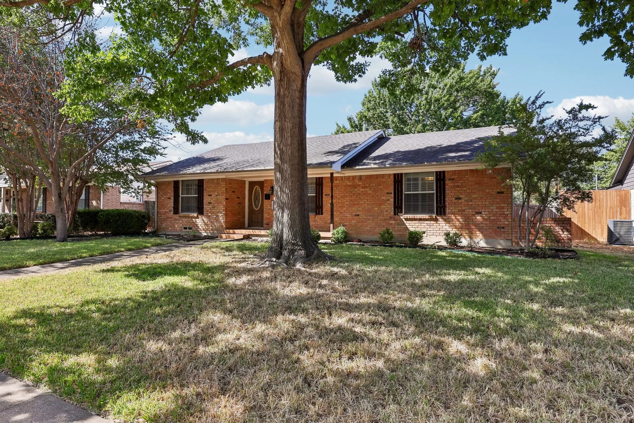 Single Family Residence For Rent in Dallas County , 13639 Willow Bend Road, Dallas, Texas 75240, 4 Bedroom, 2 Bathroom, 2 Garage spaces, 1,681 Sqft, built in 1969, mls#21388031, Real Estate Agent in Dallas, Homes For Rent in Dallas county, Homes For Rent in Dallas, Realtor in Dallas Texas, Real Estate Brokerage Independent Realty Texas, Luminita Cordes Realtor