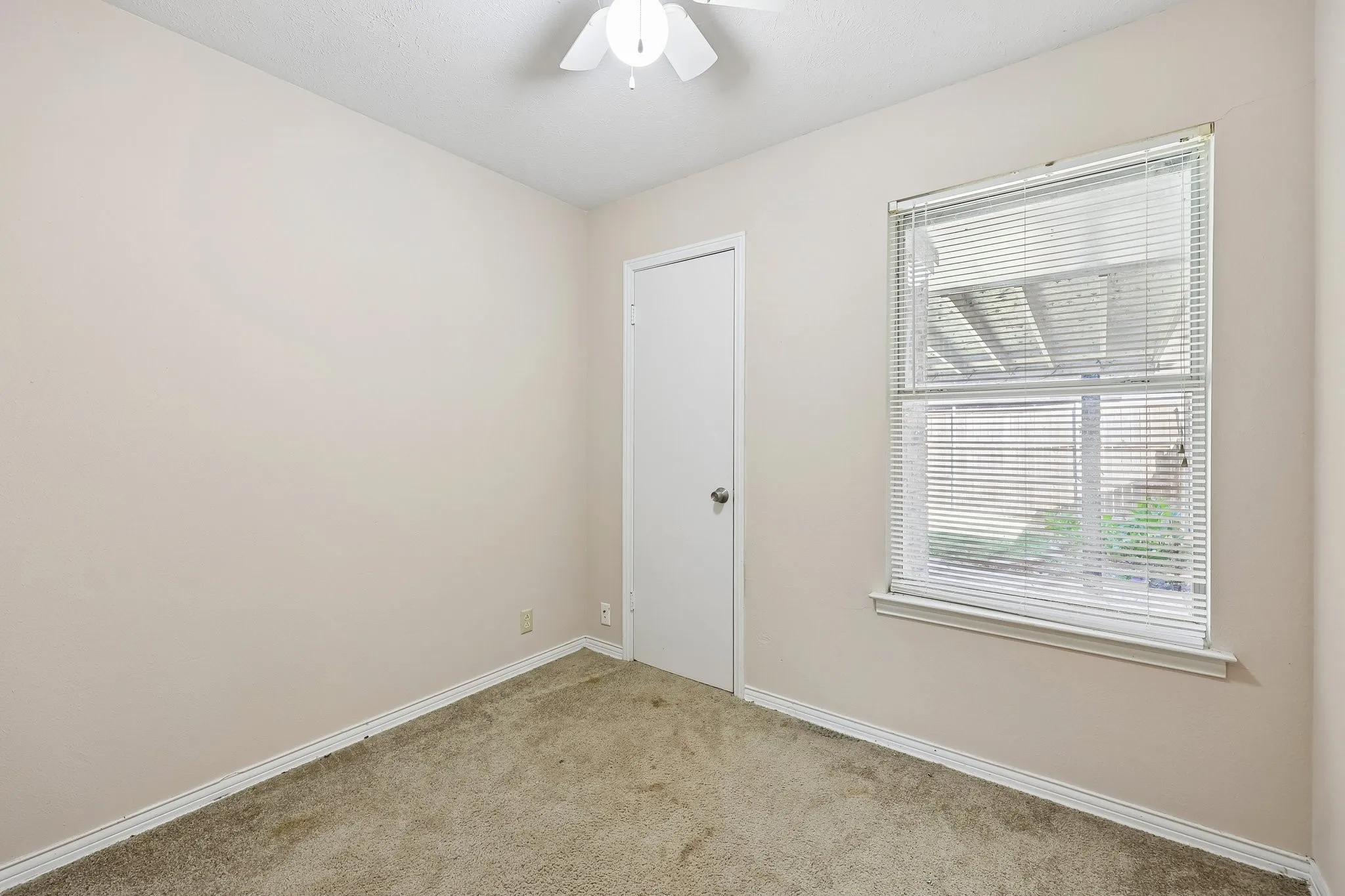 Single Family Residence For Rent in Dallas County , 13639 Willow Bend Road, Dallas, Texas 75240, 4 Bedroom, 2 Bathroom, 2 Garage spaces, 1,681 Sqft, built in 1969, mls#21388031, Real Estate Agent in Dallas, Homes For Rent in Dallas county, Homes For Rent in Dallas, Realtor in Dallas Texas, Real Estate Brokerage Independent Realty Texas, Luminita Cordes Realtor