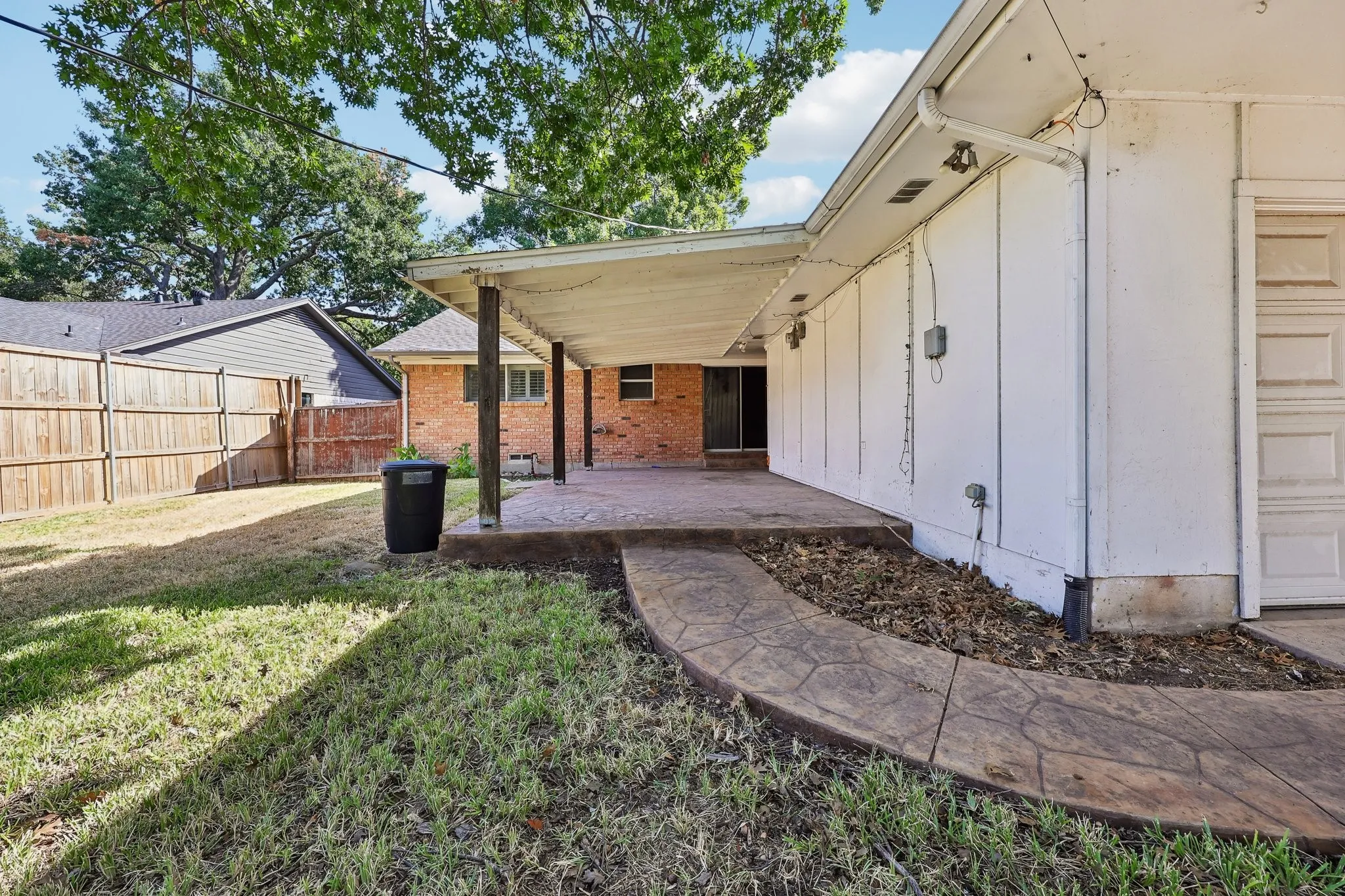 Single Family Residence For Rent in Dallas County , 13639 Willow Bend Road, Dallas, Texas 75240, 4 Bedroom, 2 Bathroom, 2 Garage spaces, 1,681 Sqft, built in 1969, mls#21388031, Real Estate Agent in Dallas, Homes For Rent in Dallas county, Homes For Rent in Dallas, Realtor in Dallas Texas, Real Estate Brokerage Independent Realty Texas, Luminita Cordes Realtor