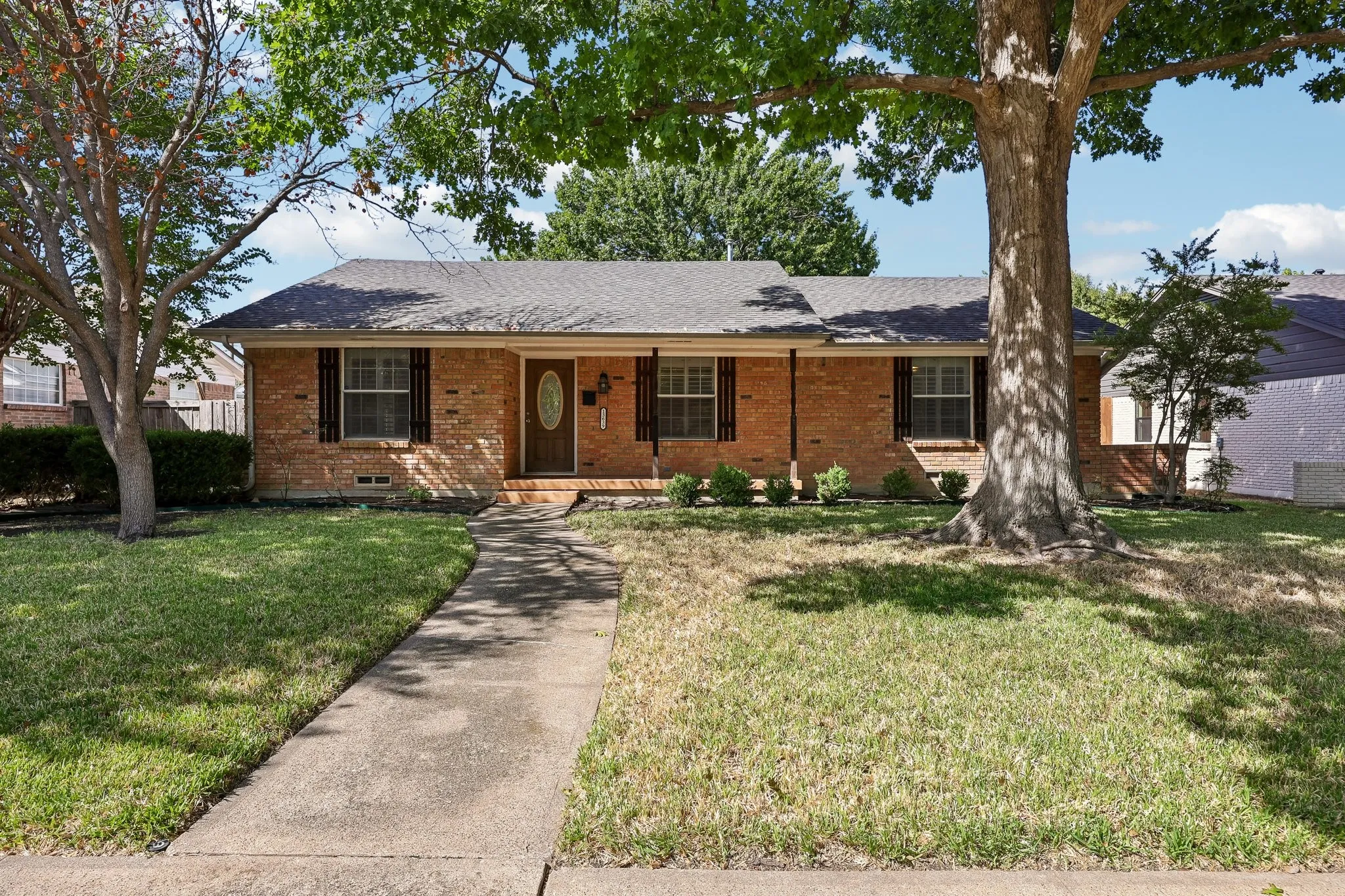 Single Family Residence For Rent in Dallas County , 13639 Willow Bend Road, Dallas, Texas 75240, 4 Bedroom, 2 Bathroom, 2 Garage spaces, 1,681 Sqft, built in 1969, mls#21388031, Real Estate Agent in Dallas, Homes For Rent in Dallas county, Homes For Rent in Dallas, Realtor in Dallas Texas, Real Estate Brokerage Independent Realty Texas, Luminita Cordes Realtor