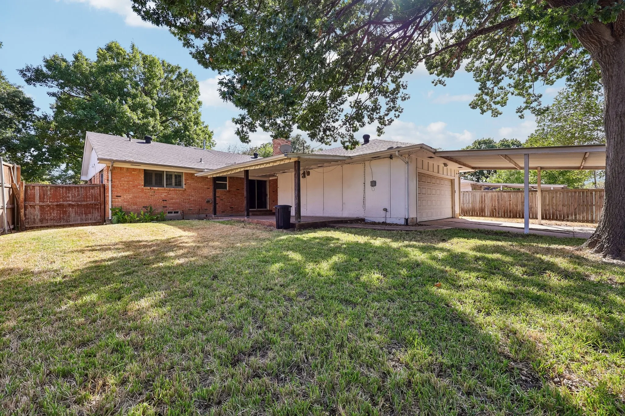 Single Family Residence For Rent in Dallas County , 13639 Willow Bend Road, Dallas, Texas 75240, 4 Bedroom, 2 Bathroom, 2 Garage spaces, 1,681 Sqft, built in 1969, mls#21388031, Real Estate Agent in Dallas, Homes For Rent in Dallas county, Homes For Rent in Dallas, Realtor in Dallas Texas, Real Estate Brokerage Independent Realty Texas, Luminita Cordes Realtor