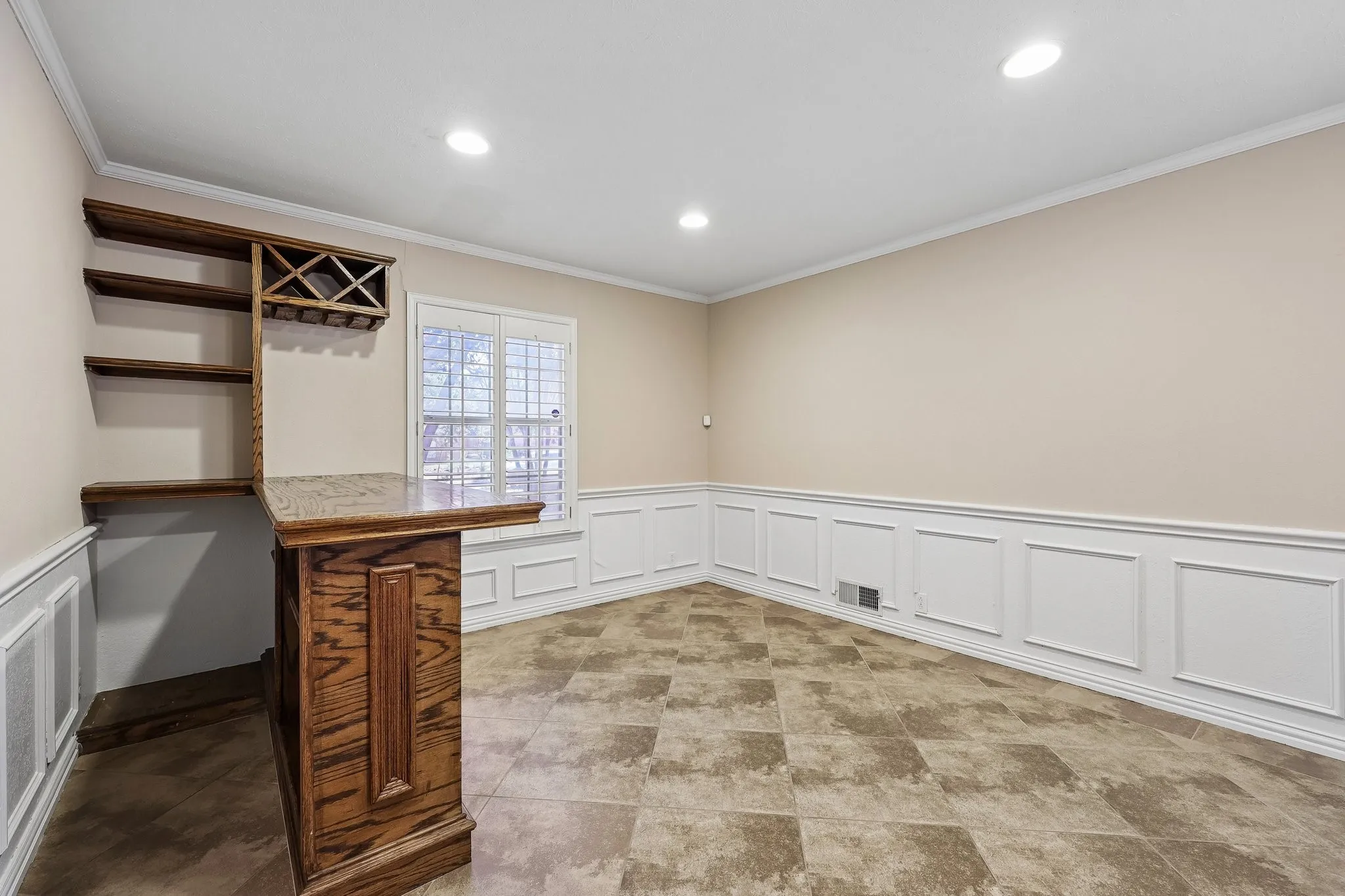 Single Family Residence For Rent in Dallas County , 13639 Willow Bend Road, Dallas, Texas 75240, 4 Bedroom, 2 Bathroom, 2 Garage spaces, 1,681 Sqft, built in 1969, mls#21388031, Real Estate Agent in Dallas, Homes For Rent in Dallas county, Homes For Rent in Dallas, Realtor in Dallas Texas, Real Estate Brokerage Independent Realty Texas, Luminita Cordes Realtor